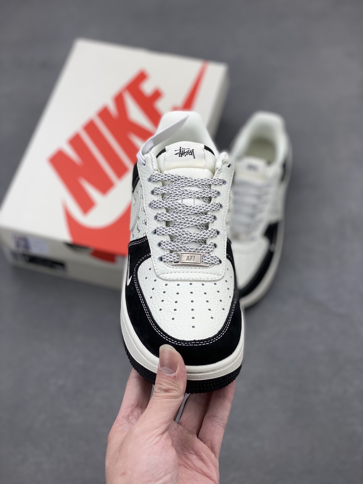 Nike Air Force 1 '07 Low Stussy Collab - Black & White Limited Edition 3 i1741277701700 9648 0 1