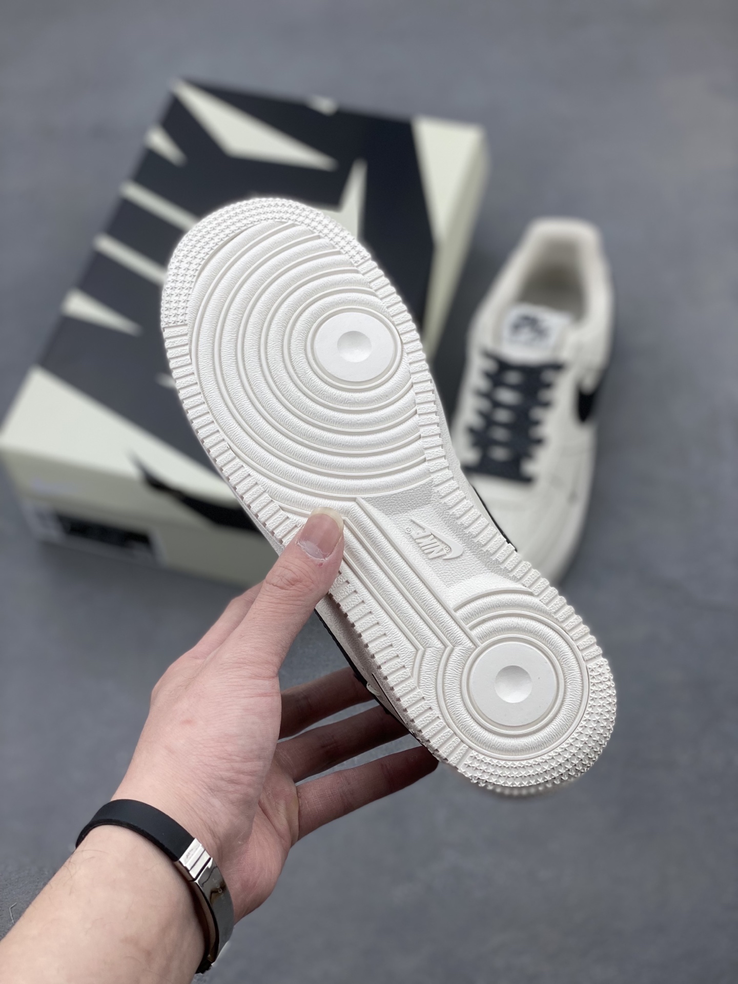Nike Air Force 1 '07 Low Sneakers - Limited Edition, Comfortable and Stylish 7 i1741277911687 1937 0 5
