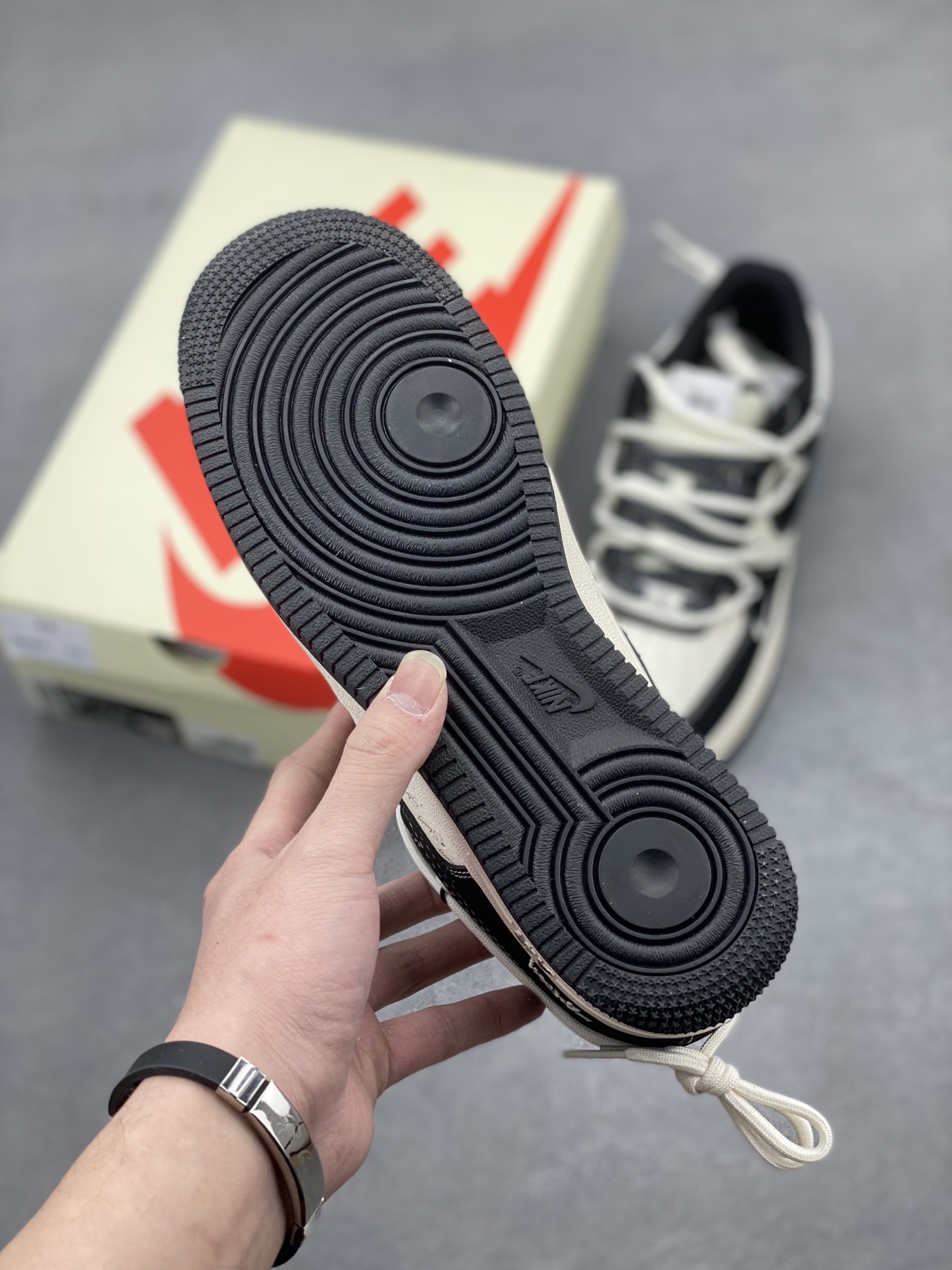 Nike Air Force 1 '07 Low Black/White Limited Edition Sneakers For Men and Women 7 i1741363360388 4742 0 5