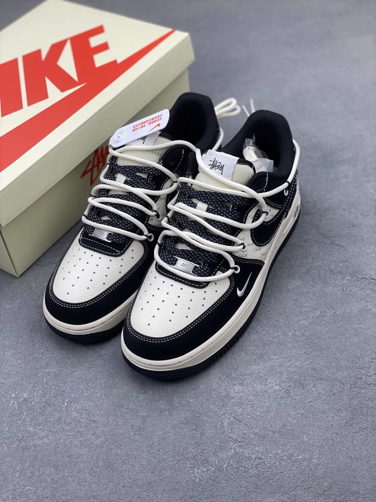 Nike Air Force 1 '07 Low Black/White Limited Edition Sneakers For Men and Women 9 i1741363361241 3227 0 7