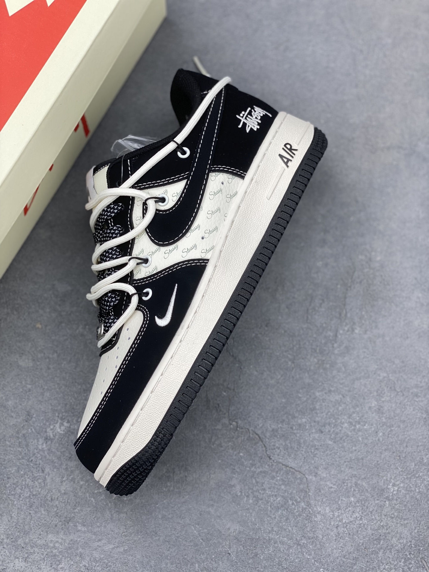 Nike Air Force 1 '07 Low Black/White Limited Edition Sneakers For Men and Women 8 i1741363369939 2317 0 6