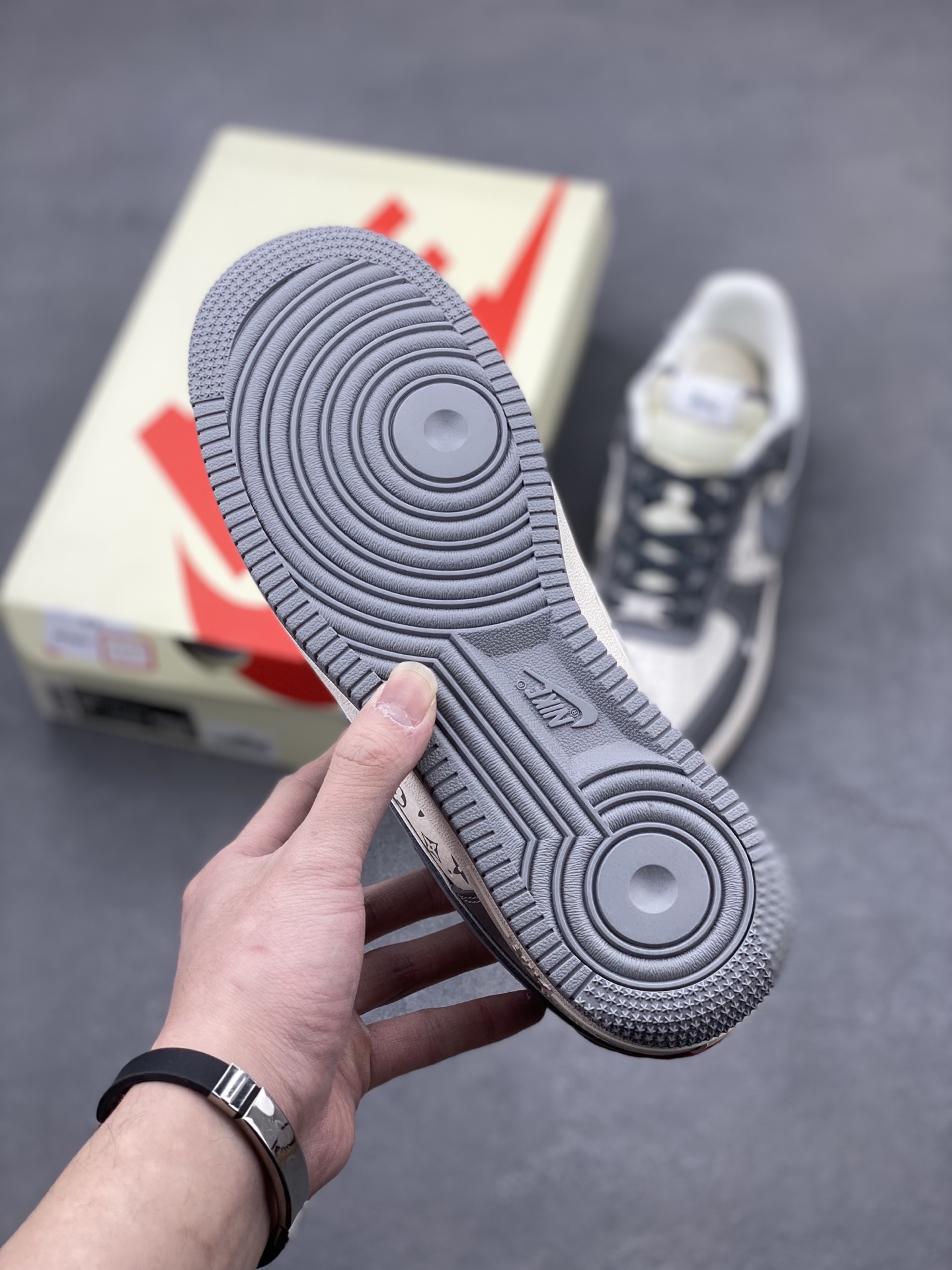 Nike Air Force 1 '07 Low Stussy Collab Gray Red Print Limited Edition 7 i1741537023245 2493 0 5