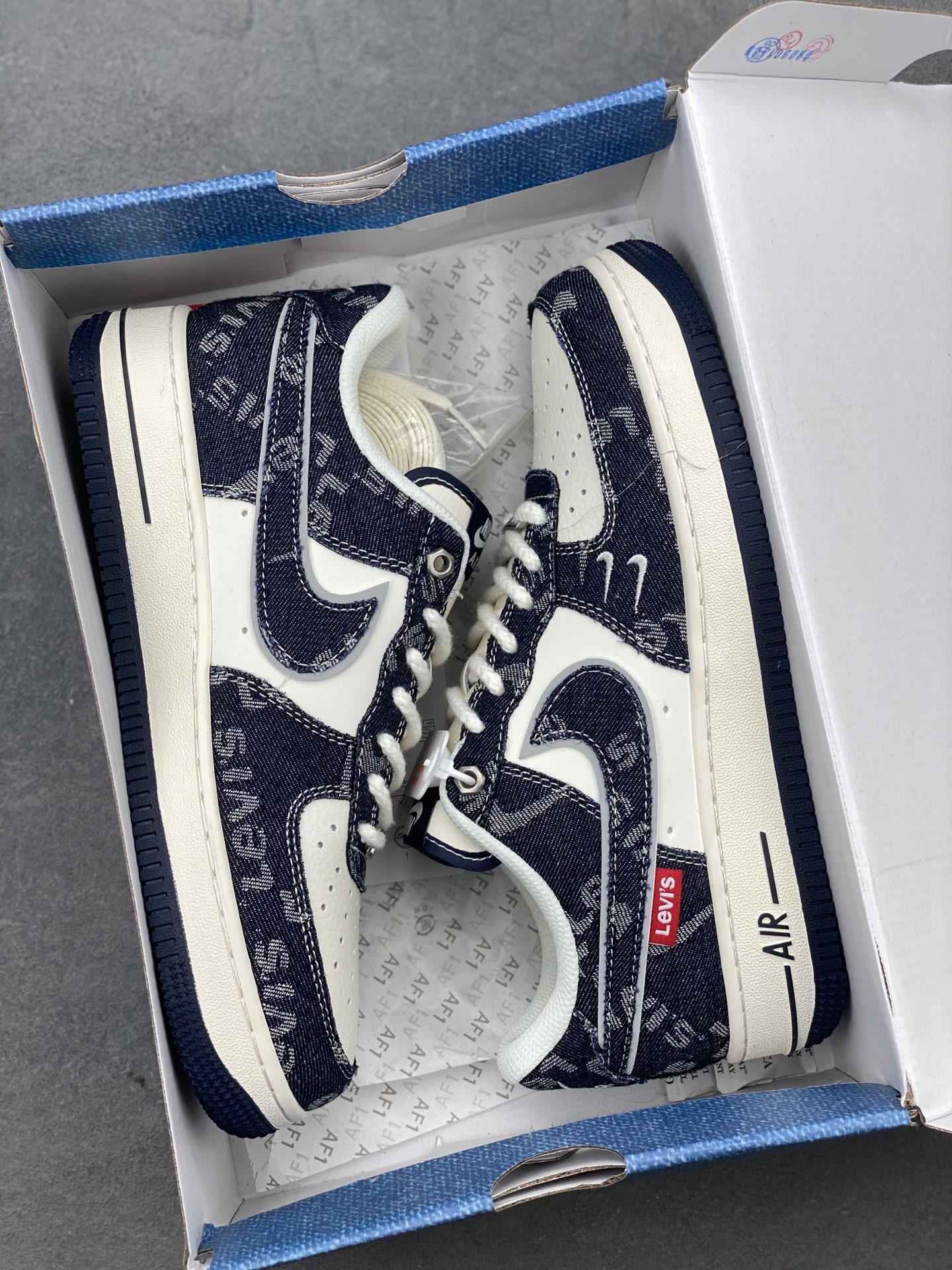 Nike Air Force 1 '07 Low Levi's Deep Blue Denim Limited Edition Sneakers 10 i1741623124234 8804 0 8