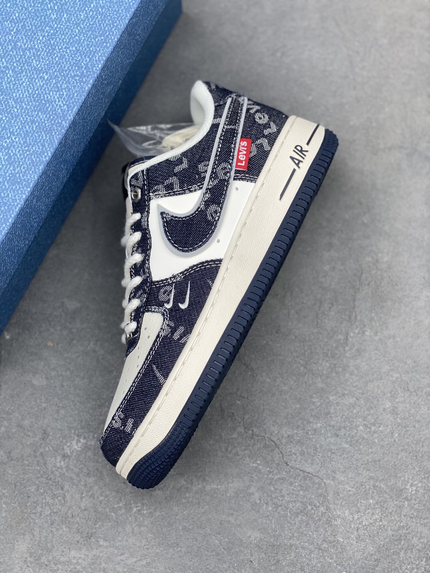 Nike Air Force 1 '07 Low Levi's Deep Blue Denim Limited Edition Sneakers 8 i1741623124800 9995 0 6