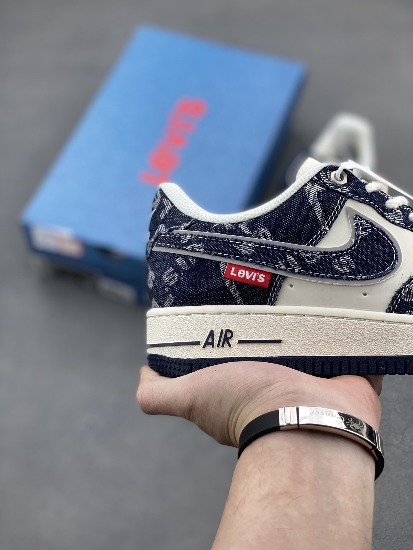 Nike Air Force 1 '07 Low Levi's Deep Blue Denim Limited Edition Sneakers 6 i1741623125177 9605 0 4