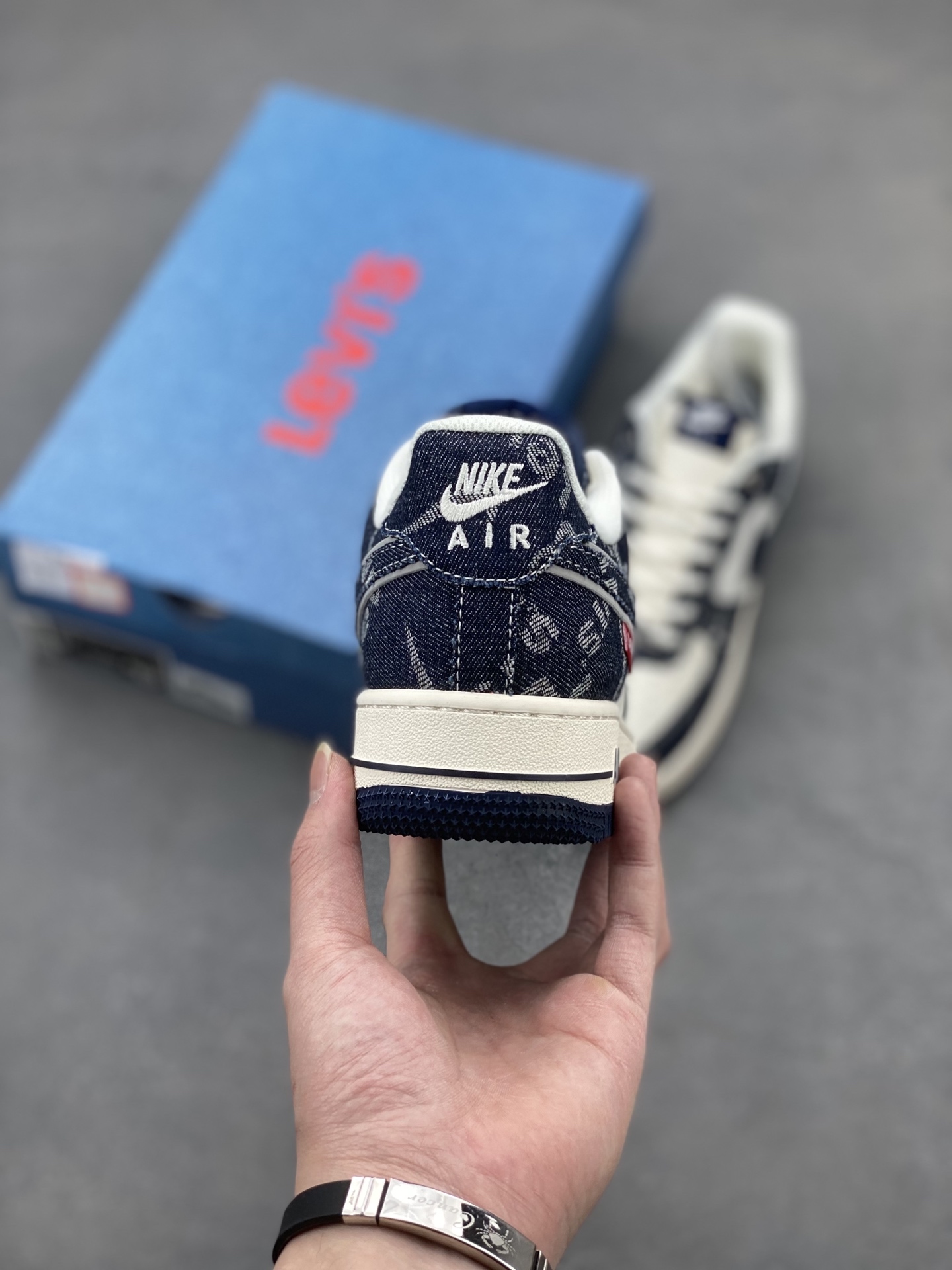 Nike Air Force 1 '07 Low Levi's Deep Blue Denim Limited Edition Sneakers 5 i1741623126162 3023 0 3