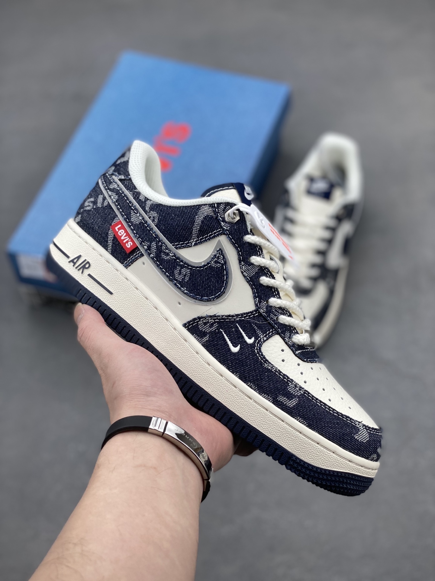Nike Air Force 1 '07 Low Levi's Deep Blue Denim Limited Edition Sneakers 2 i1741623128254 8857 0 0