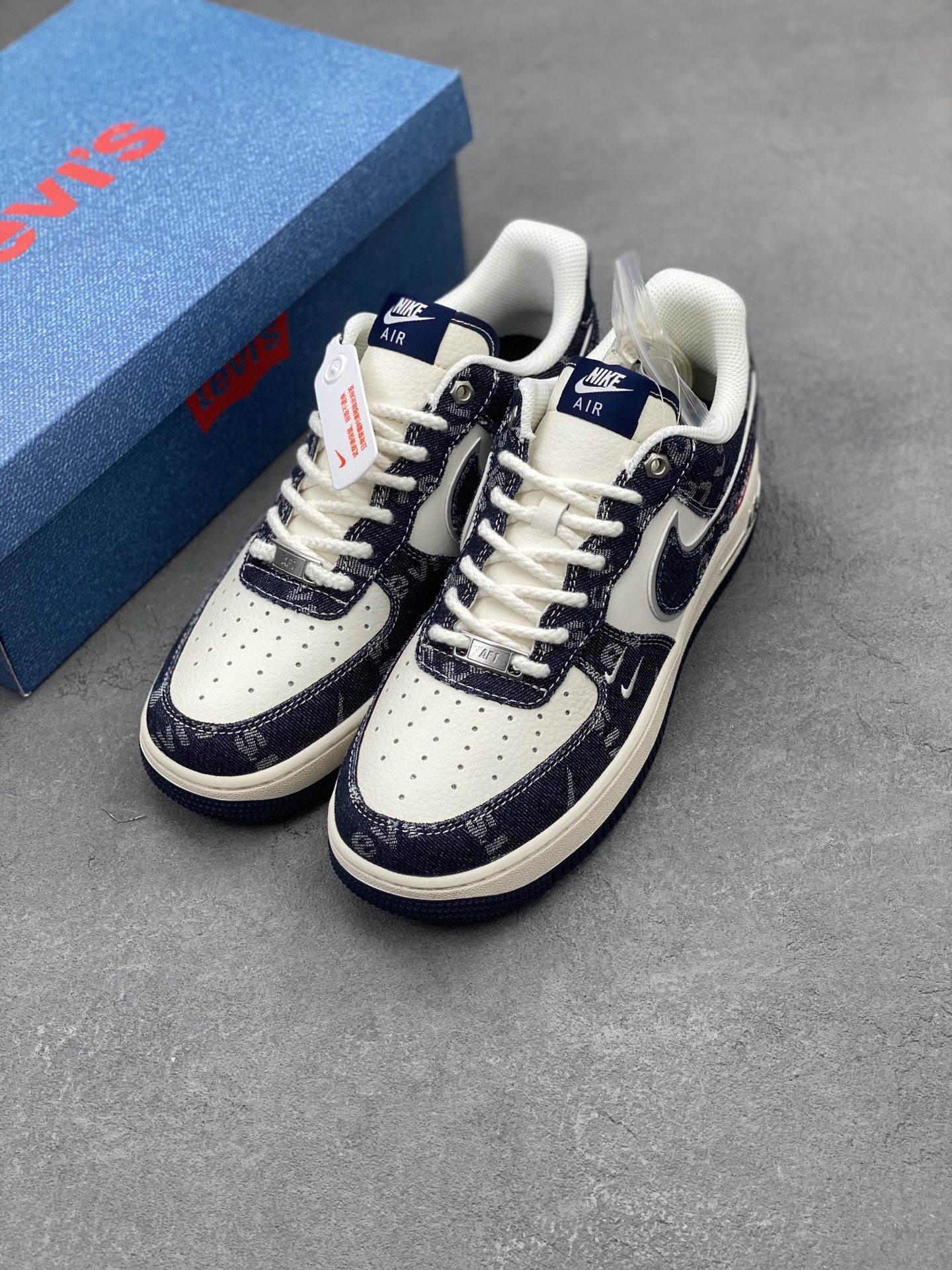 Nike Air Force 1 '07 Low Levi's Deep Blue Denim Limited Edition Sneakers 9 i1741623129222 5742 0 7