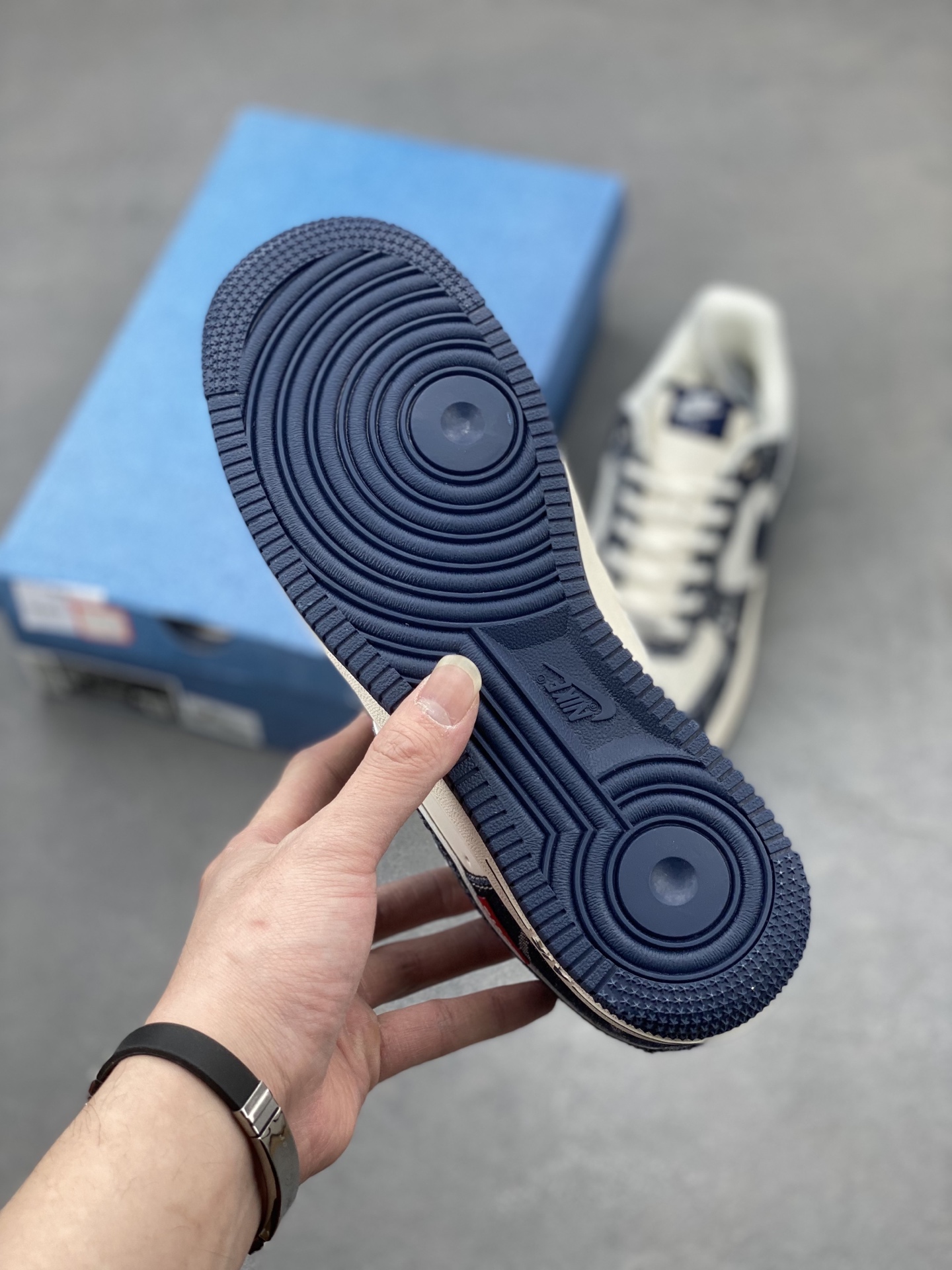Nike Air Force 1 '07 Low Levi's Deep Blue Denim Limited Edition Sneakers 7 i1741623129894 5729 0 5