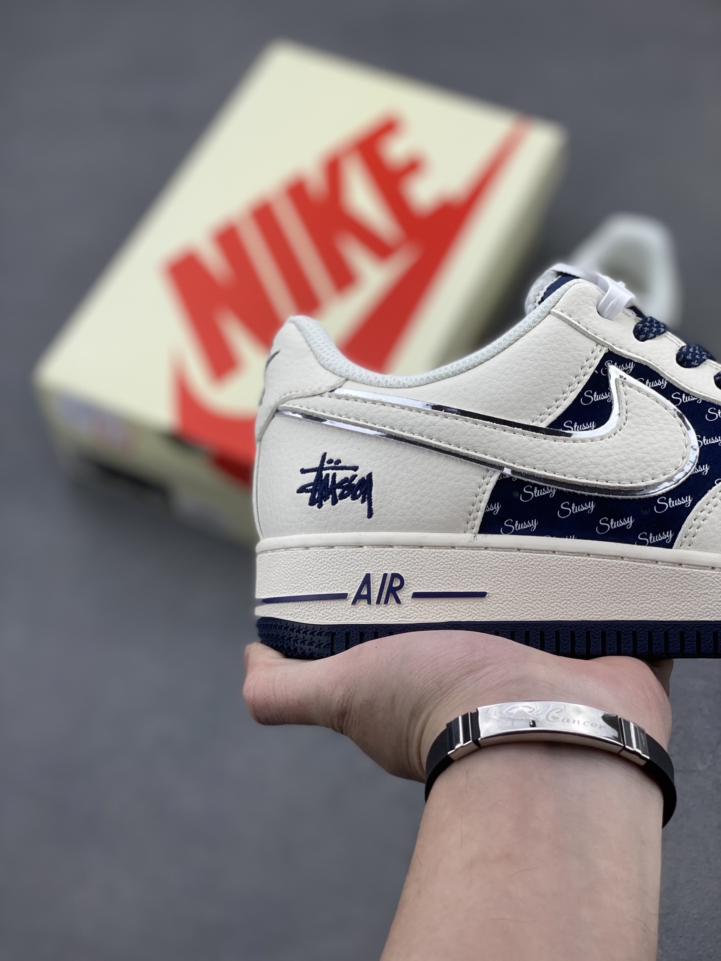 Nike Air Force 1 '07 Low Stussy Collab Sneakers - Cream/Navy Blue 6 i1741710062176 847 0 4