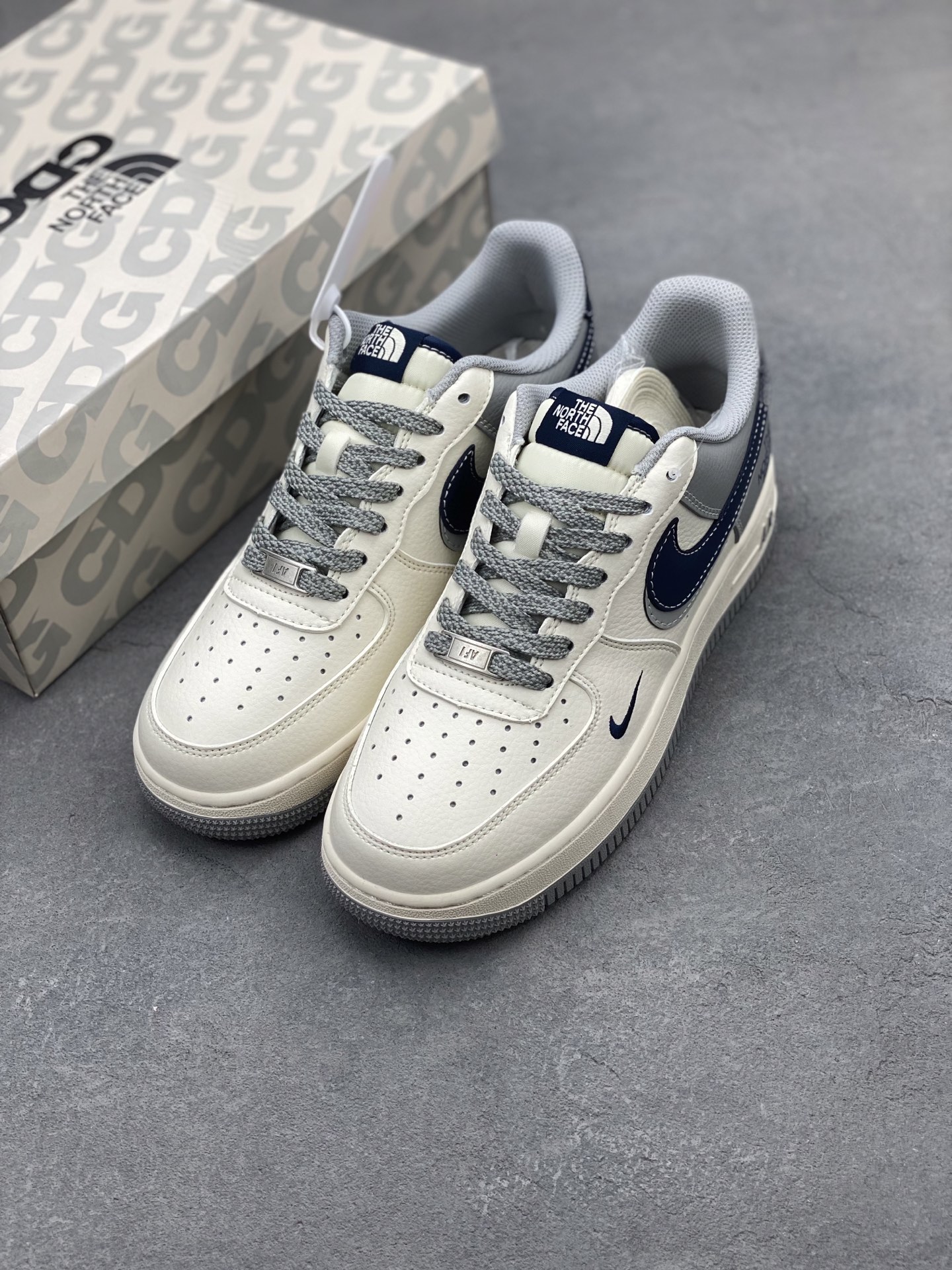 Nike Air Force 1 '07 Low The North Face Sneakers - Limited Edition 9 i1741710279489 7432 0 7