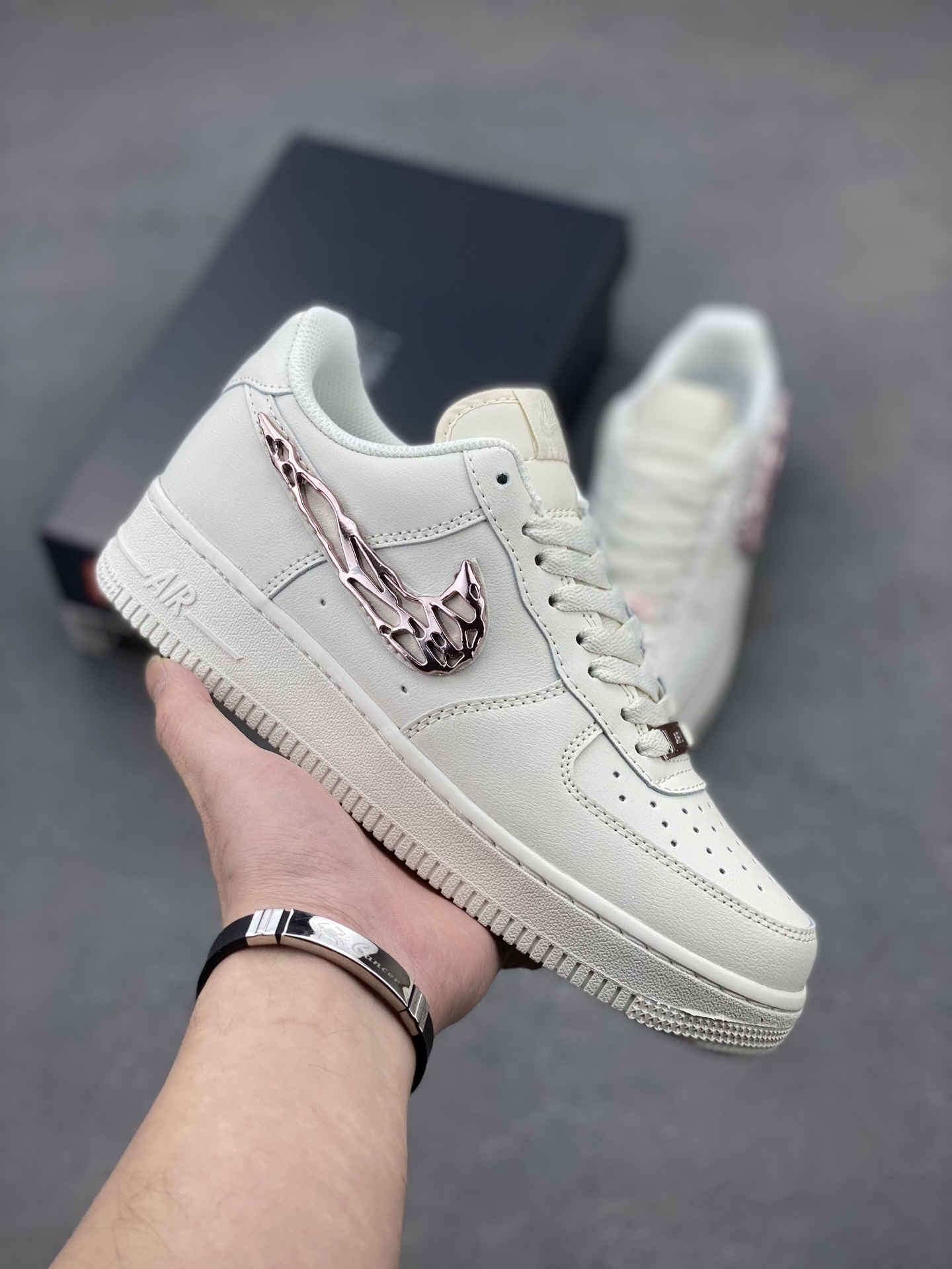 Nike Air Force 1 '07 Low White Casual Shoes with Unique Swoosh Detail 2 i1741710401638 9489 0 0