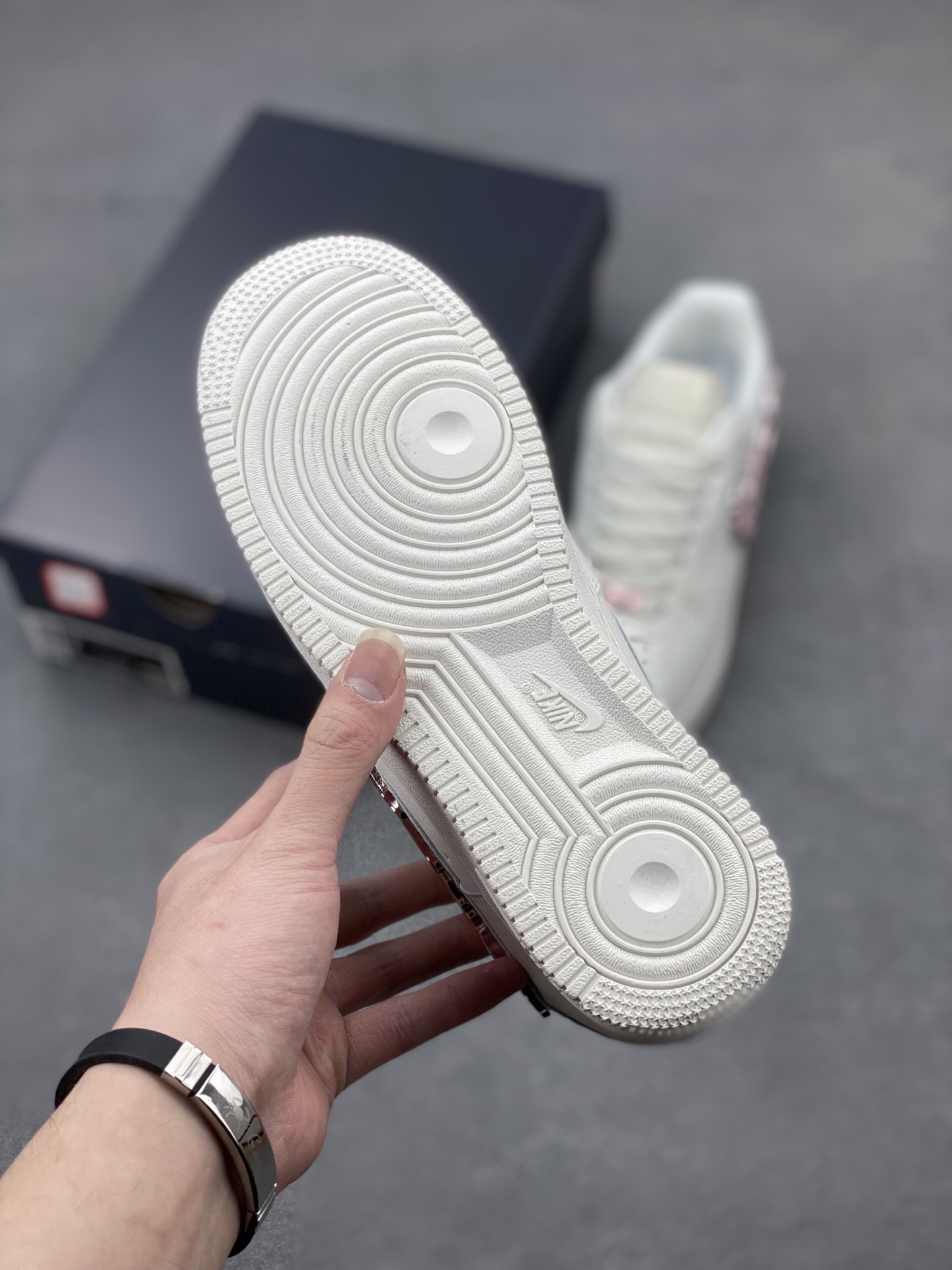 Nike Air Force 1 '07 Low White Casual Shoes with Unique Swoosh Detail 7 i1741710403300 6720 0 5