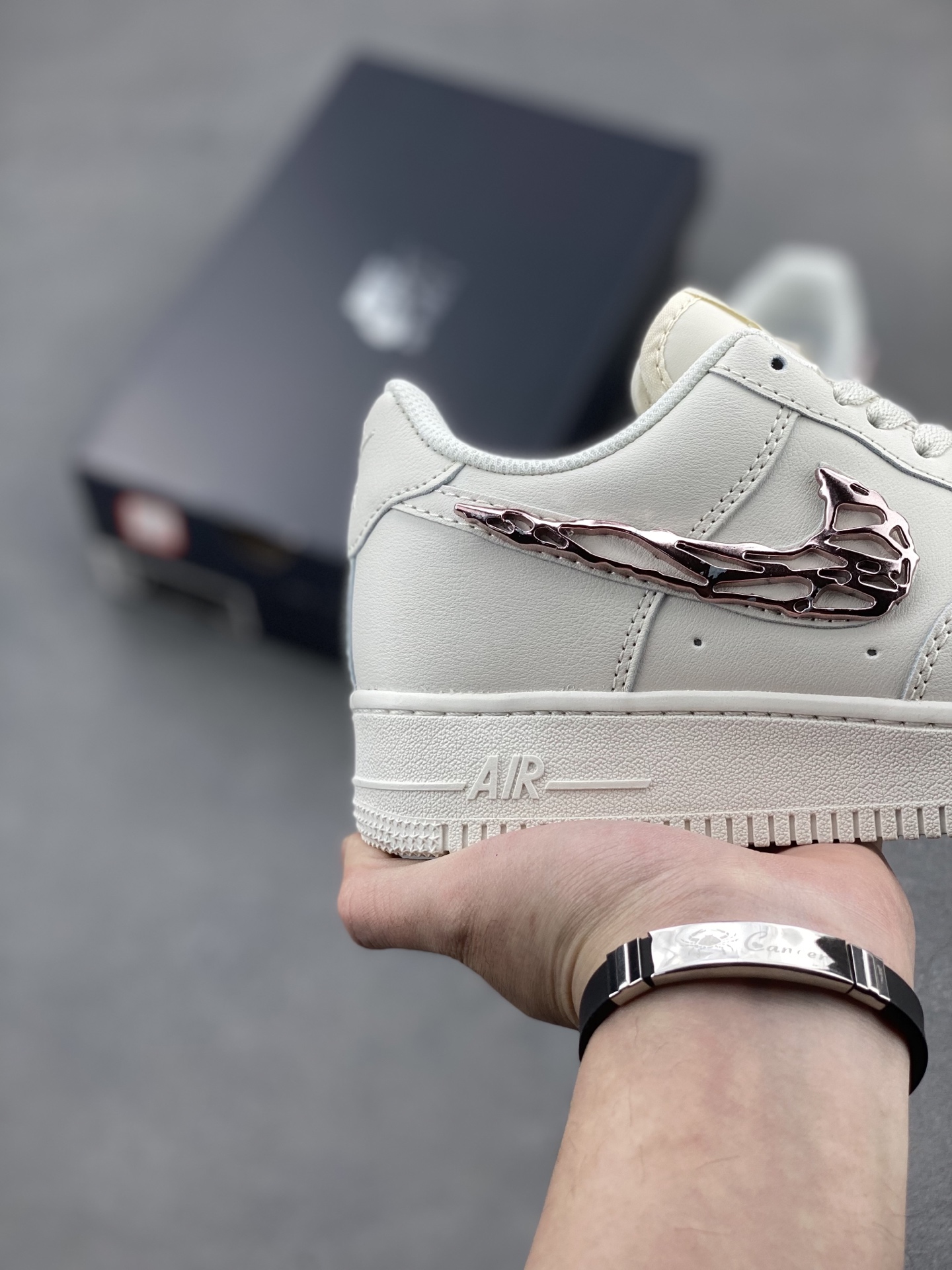 Nike Air Force 1 '07 Low White Casual Shoes with Unique Swoosh Detail 6 i1741710403580 6442 0 4
