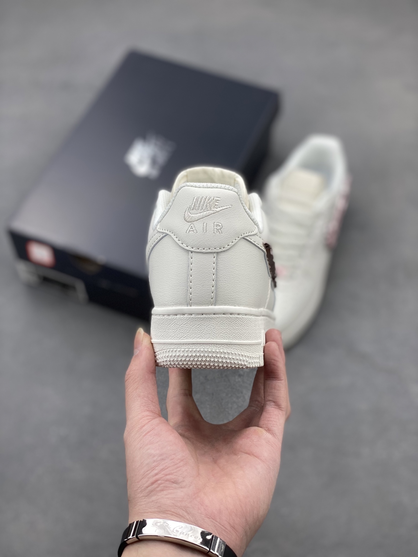 Nike Air Force 1 '07 Low White Casual Shoes with Unique Swoosh Detail 5 i1741710405625 73 0 3