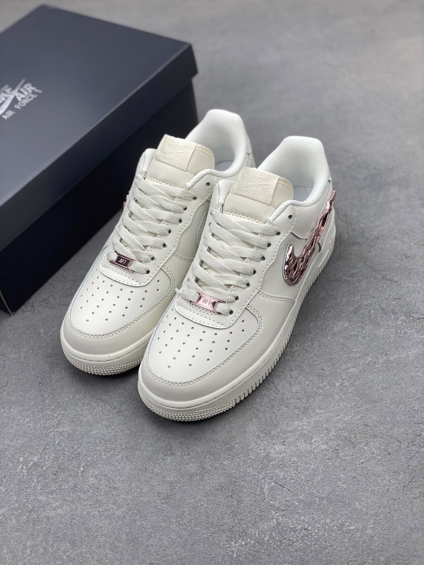 Nike Air Force 1 '07 Low White Casual Shoes with Unique Swoosh Detail 9 i1741710407450 7834 0 7
