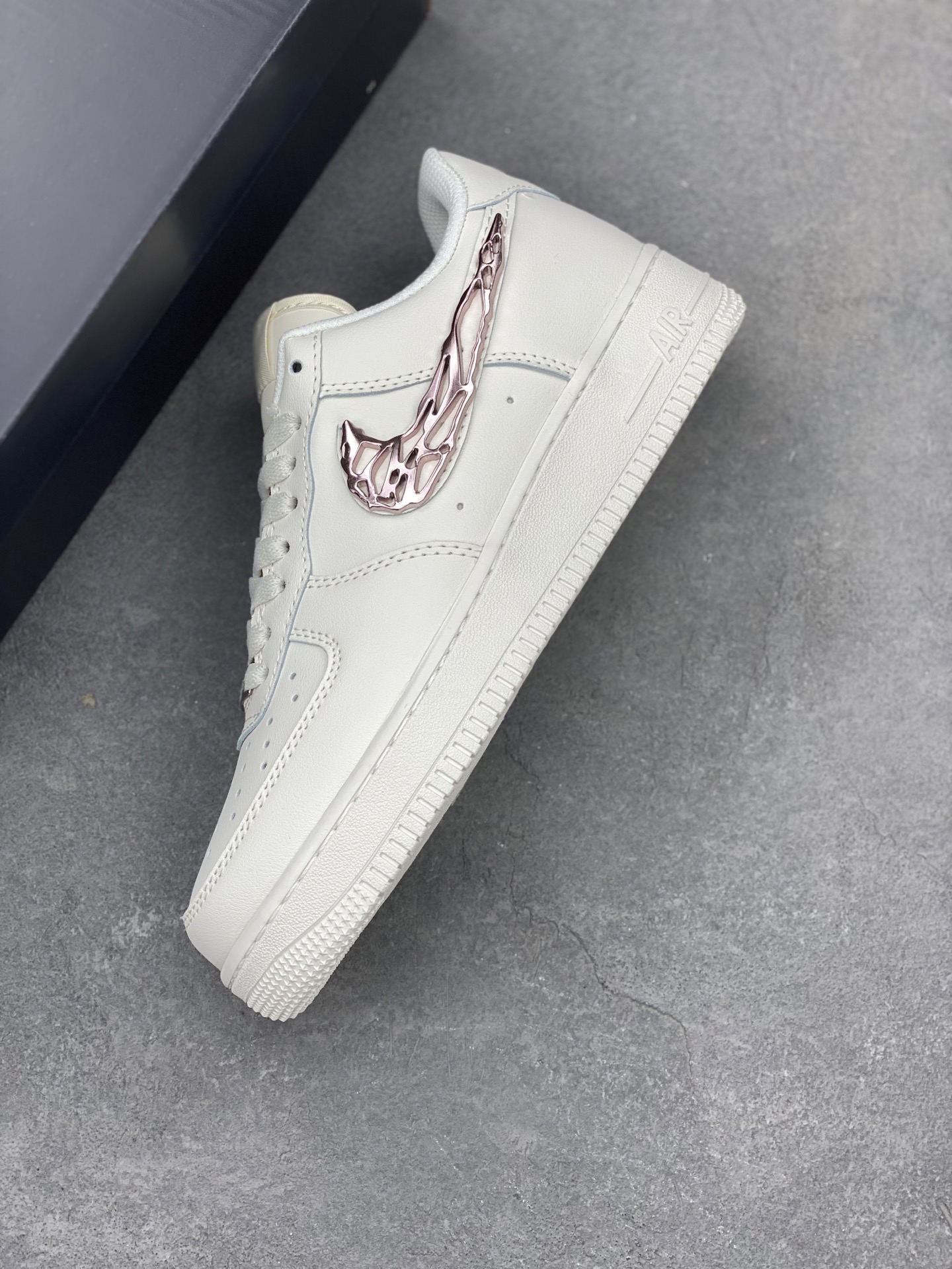 Nike Air Force 1 '07 Low White Casual Shoes with Unique Swoosh Detail 8 i1741710408129 3209 0 6