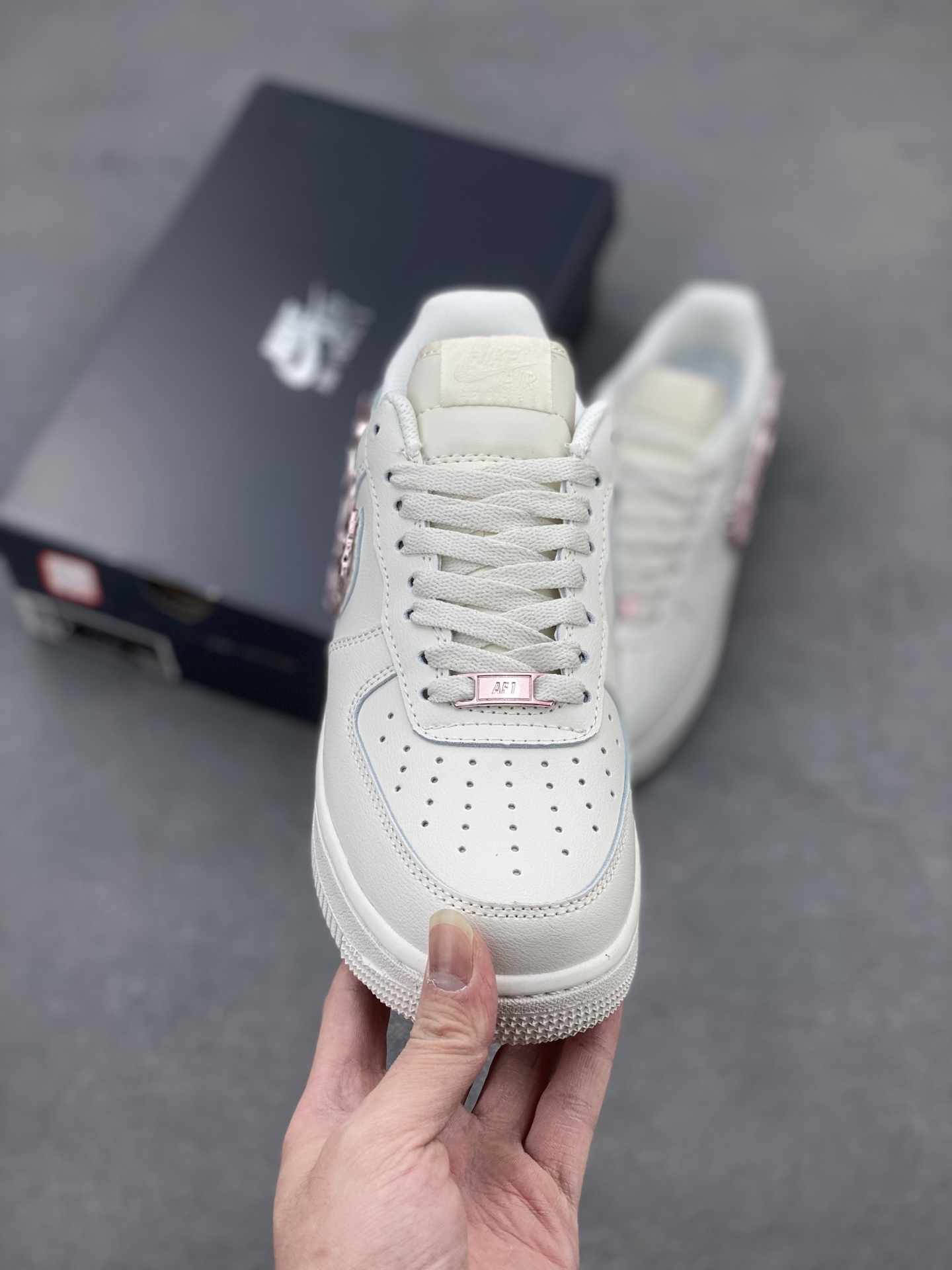 Nike Air Force 1 '07 Low White Casual Shoes with Unique Swoosh Detail 3 i1741710409110 9403 0 1