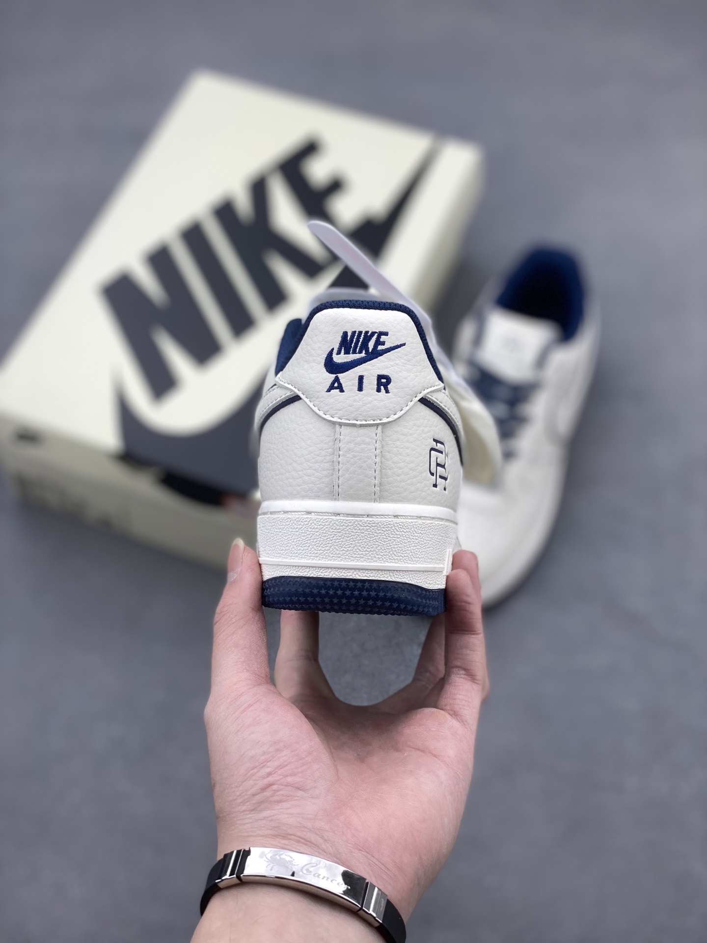 Nike Air Force 1 '07 Low Cream/Navy Casual Sneakers RC2369-176 5 i1741710604902 9575 0 3