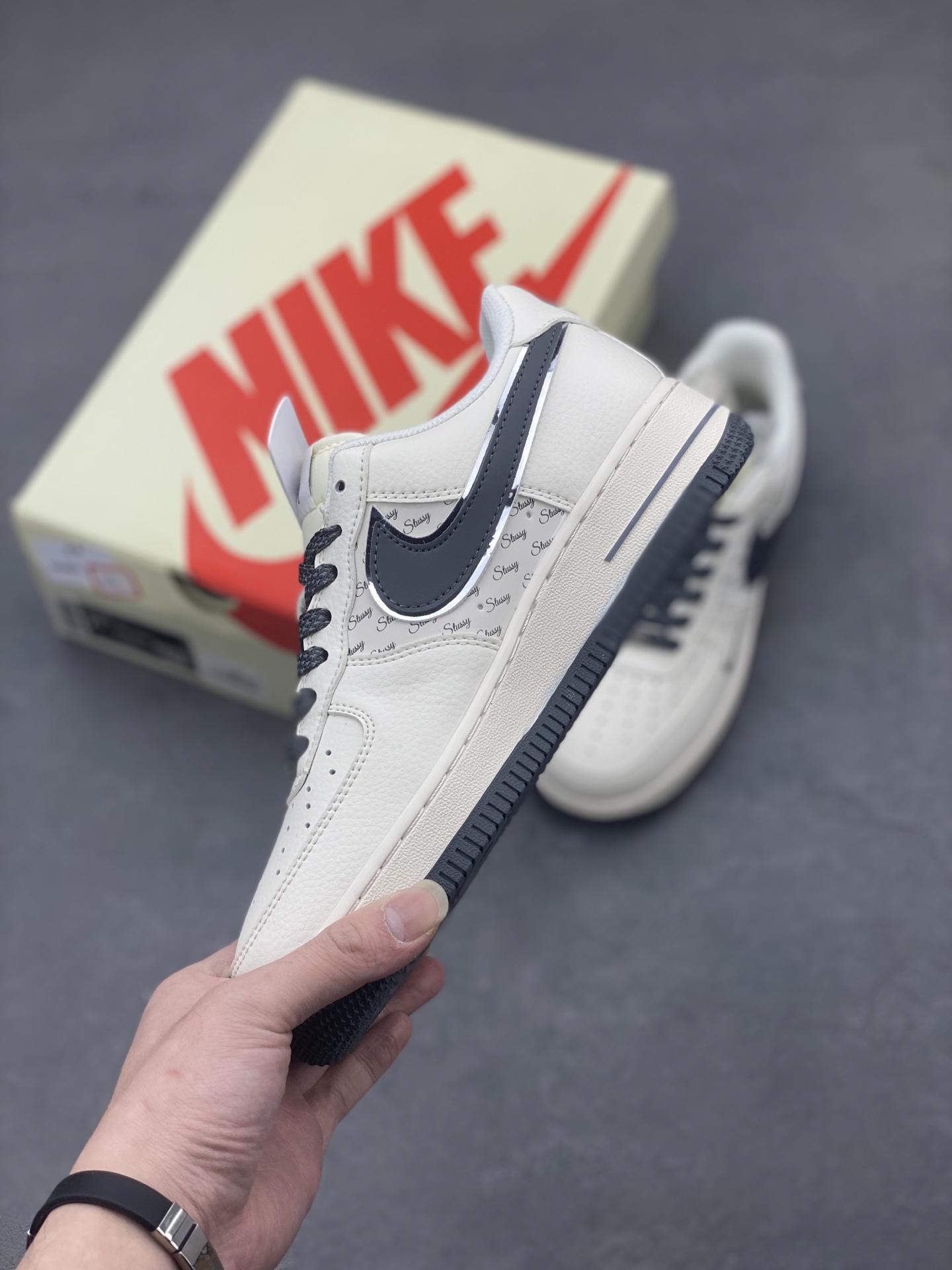 Nike Air Force 1 '07 Low Stussy Collaboration Sneakers - Limited Edition 4 i1742058182330 720 0 2
