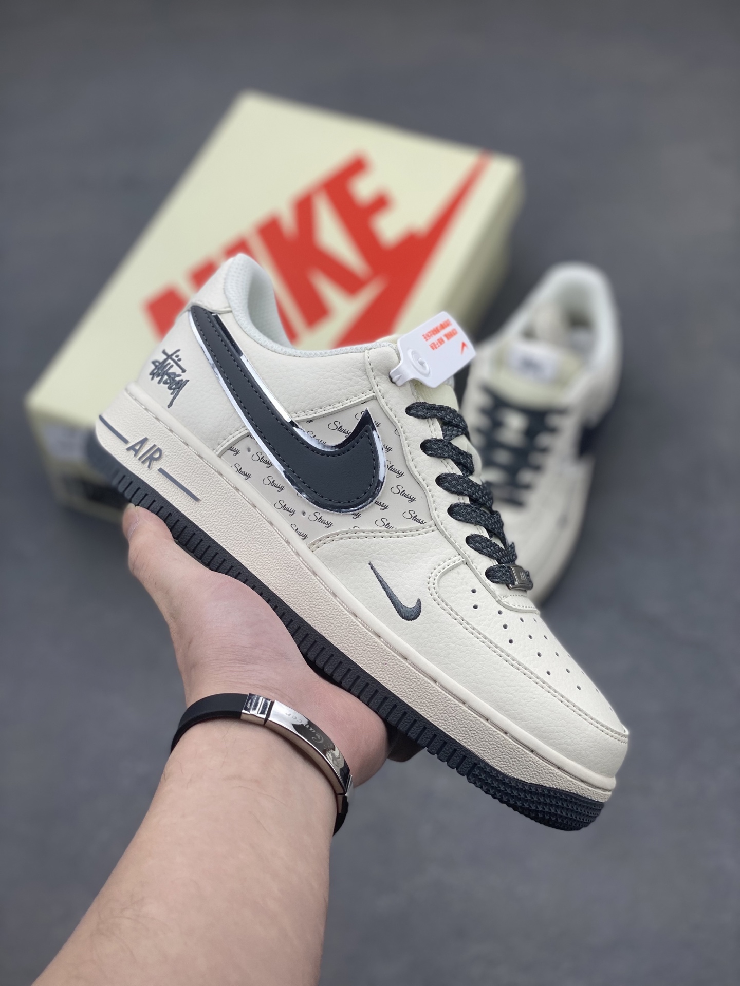 Nike Air Force 1 '07 Low Stussy Collaboration Sneakers - Limited Edition 2 i1742058182361 7392 0 0