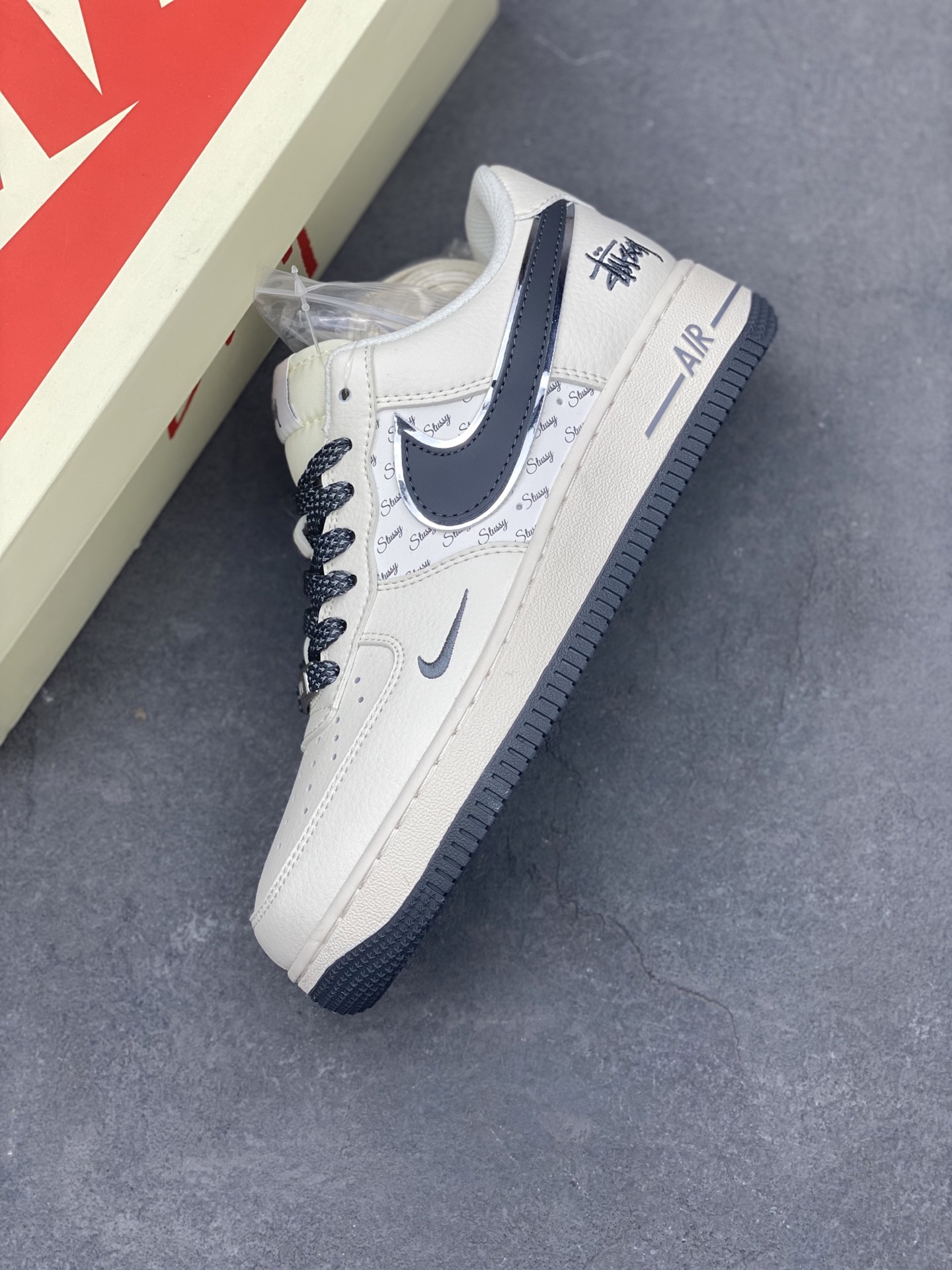 Nike Air Force 1 '07 Low Stussy Collaboration Sneakers - Limited Edition 8 i1742058185079 1305 0 6