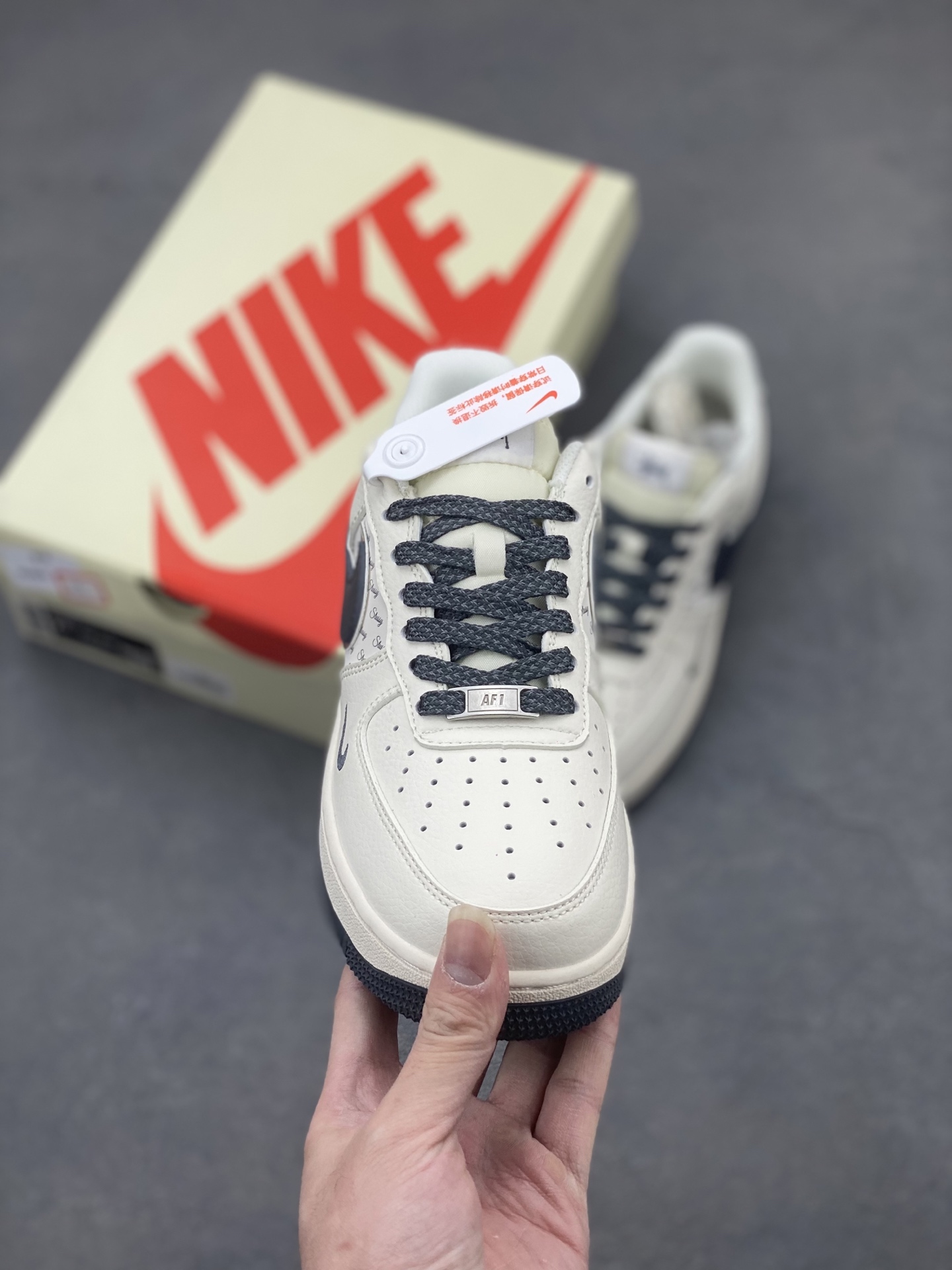 Nike Air Force 1 '07 Low Stussy Collaboration Sneakers - Limited Edition 3 i1742058185124 2041 0 1
