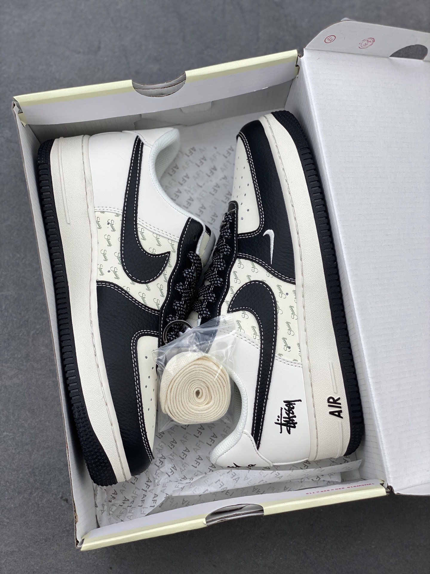 Nike Air Force 1 '07 Low Stussy Collab Black White Leather Sneakers 10 i1742058243843 7296 0 8