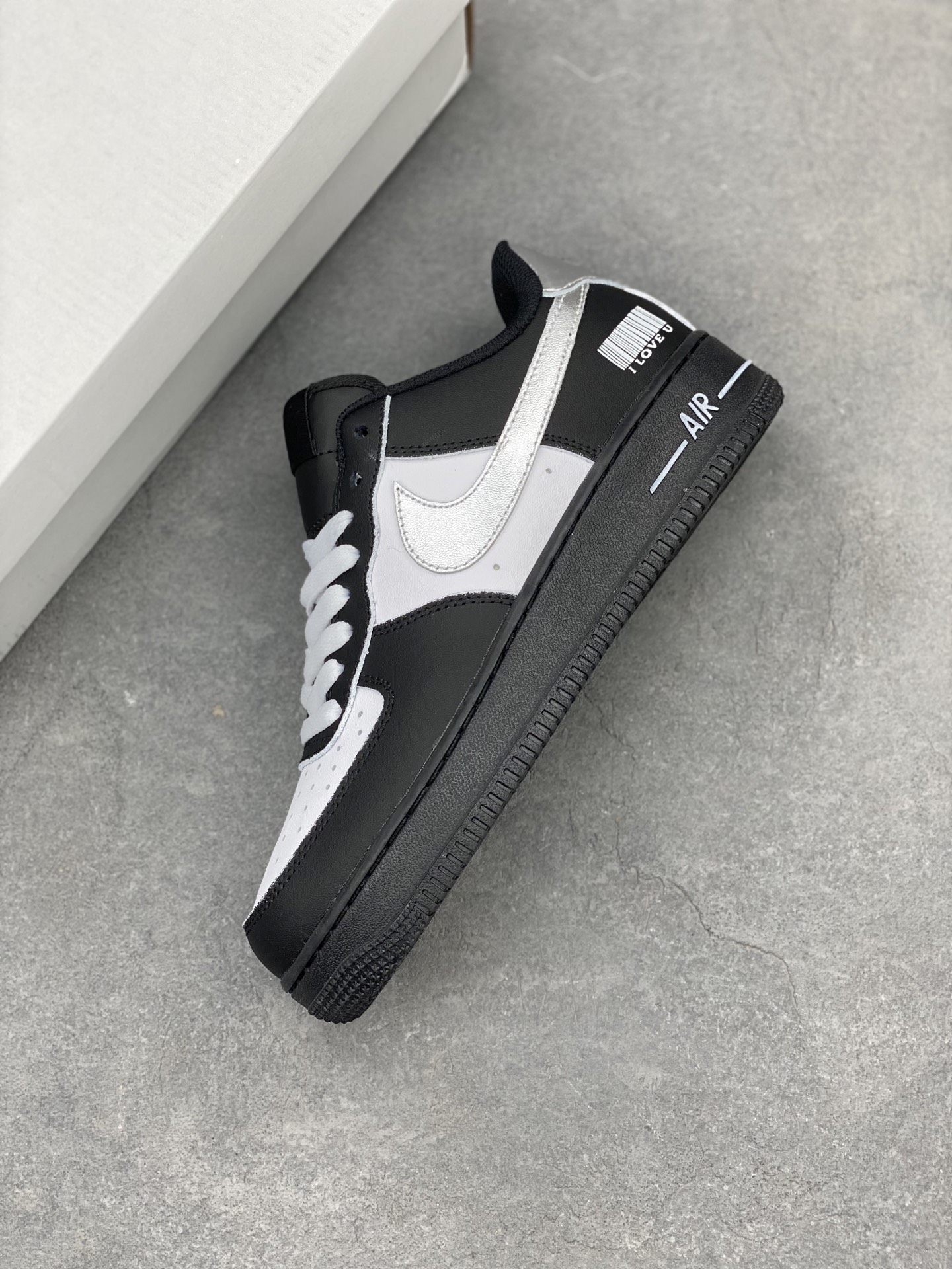 Nike Air Force 1 '07 Low Black/White Limited Edition Sneakers 8 i1742058357898 4598 0 6