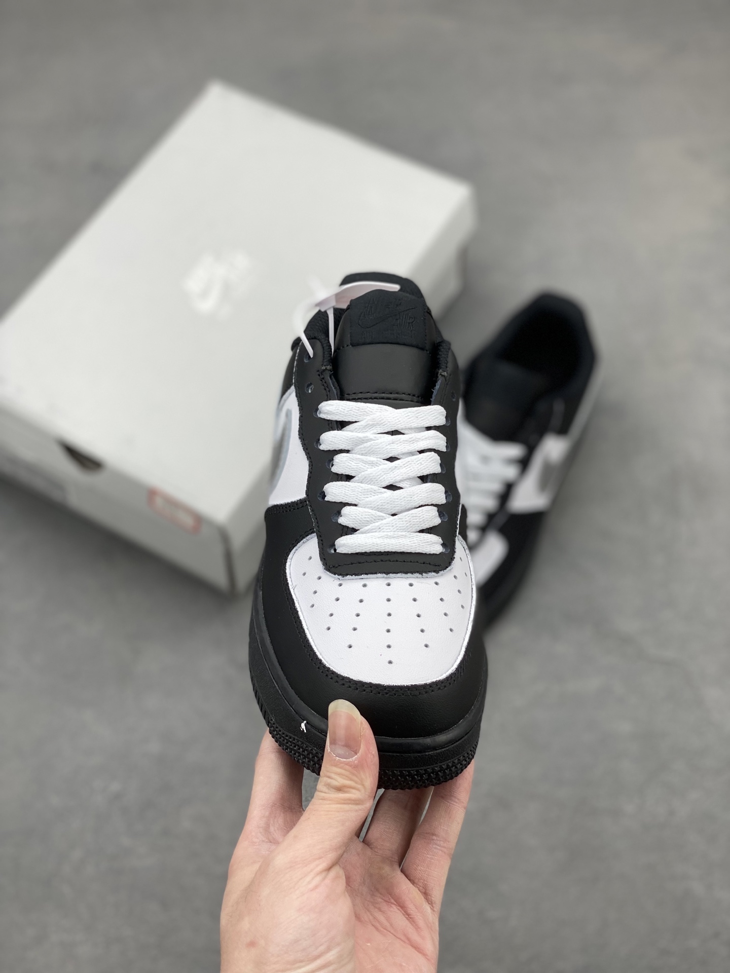 Nike Air Force 1 '07 Low Black/White Limited Edition Sneakers 3 i1742058357907 7581 0 1