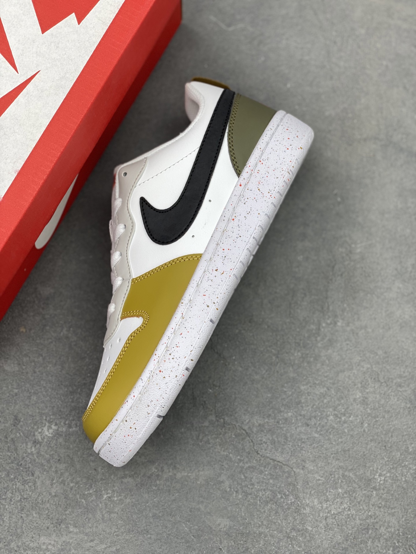 Nike Court Borough Low Sneakers - Classic Style, Breathable Comfort 8 i1742143231580 268 0 6