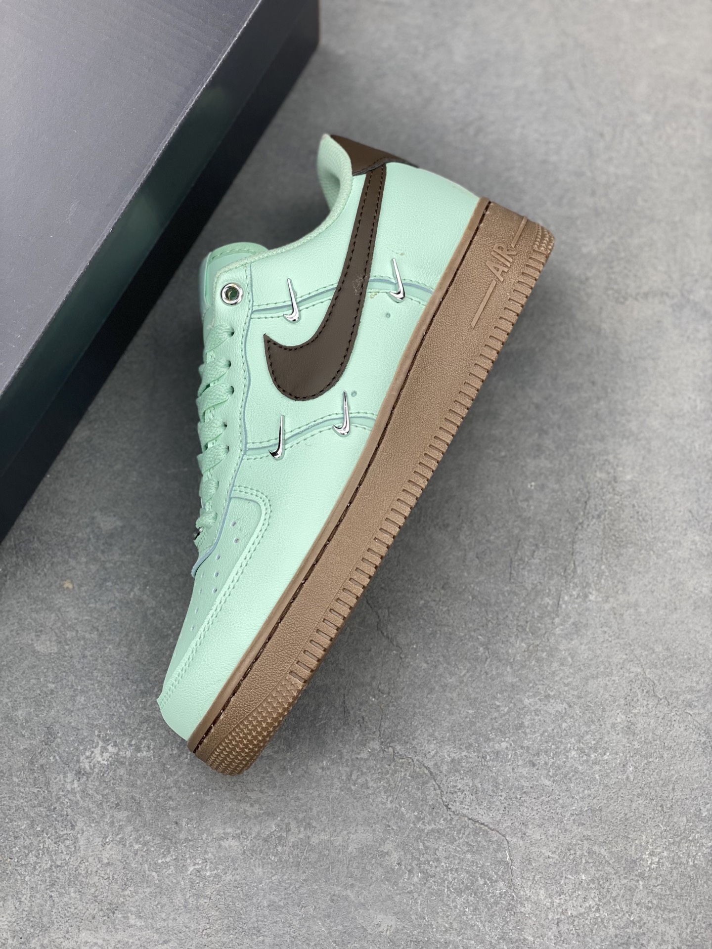 Nike Air Force 1 '07 Low Mint Green/Brown Sneakers IB8894-329 8 i1742230555326 7100 0 6