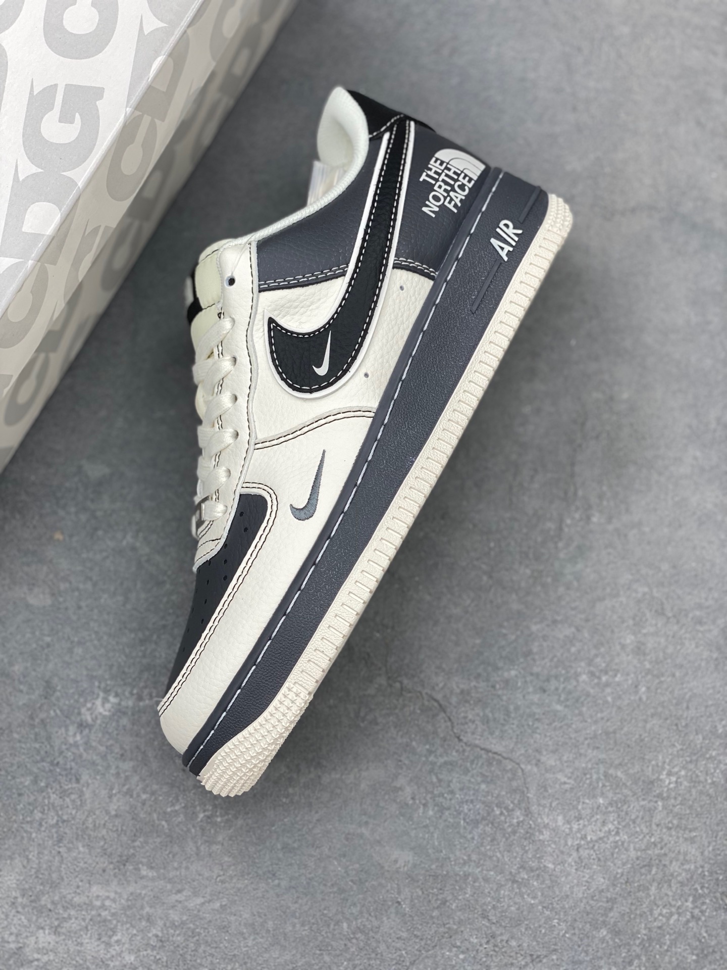 Nike Air Force 1 '07 Low The North Face Black and White Casual Shoes 8 i1742231145732 5634