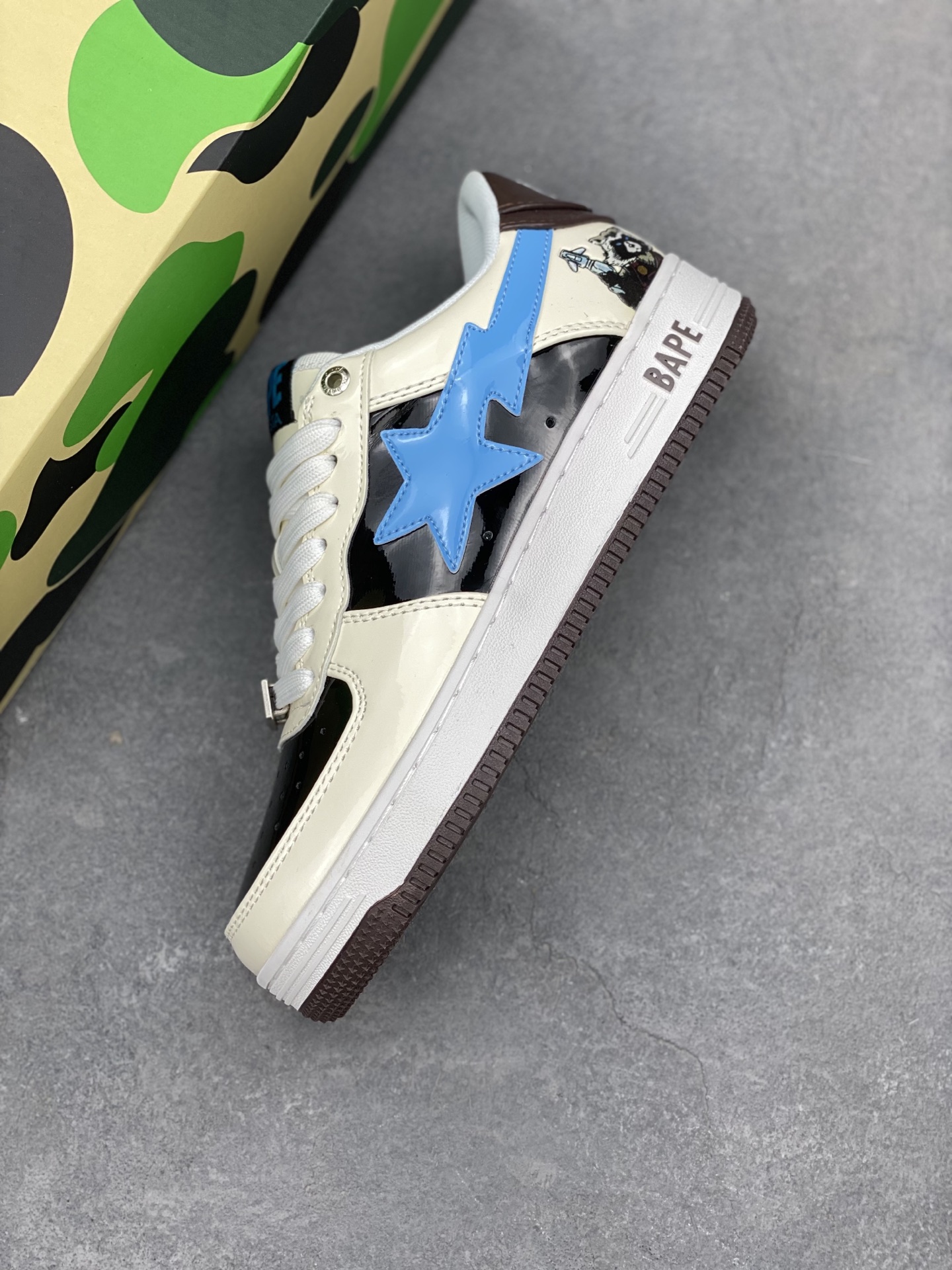 BAPE STA Casual Sneakers - Classic Street Style with Signature Design 7 i1742231381896 7896 0 5