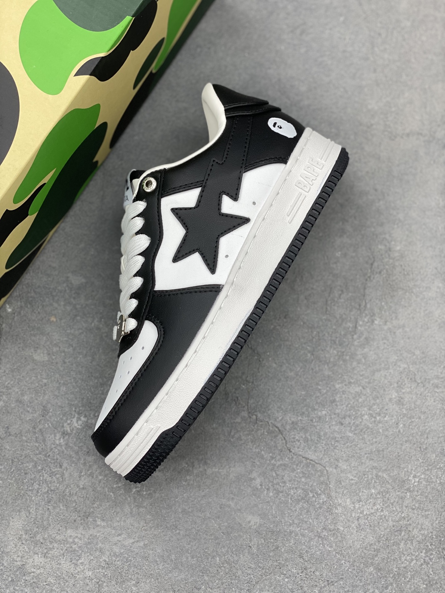 BAPE STA Low-Top Sneakers - Classic Streetwear Style and Comfort 8 i1742231469251 783 0 6