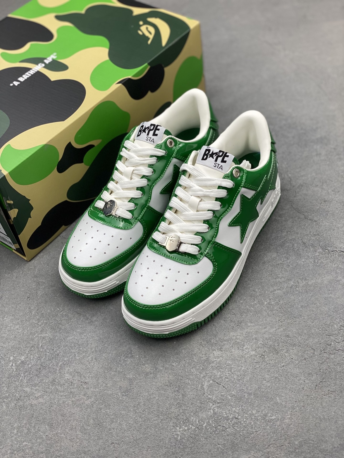 BAPE Sta Green & White Sneakers - Classic Streetwear Style & Comfort 9 i1742232059673 7511 0 7