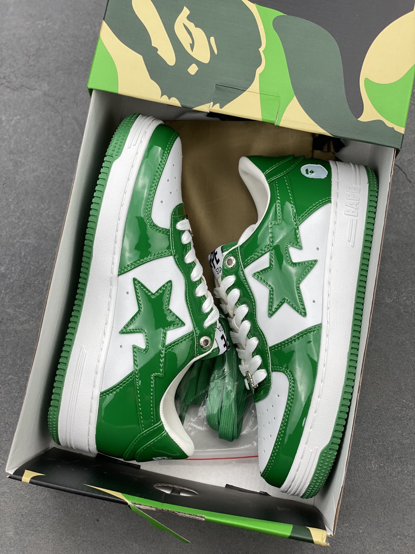 BAPE Sta Green & White Sneakers - Classic Streetwear Style & Comfort 10 i1742232063267 6260 0 8