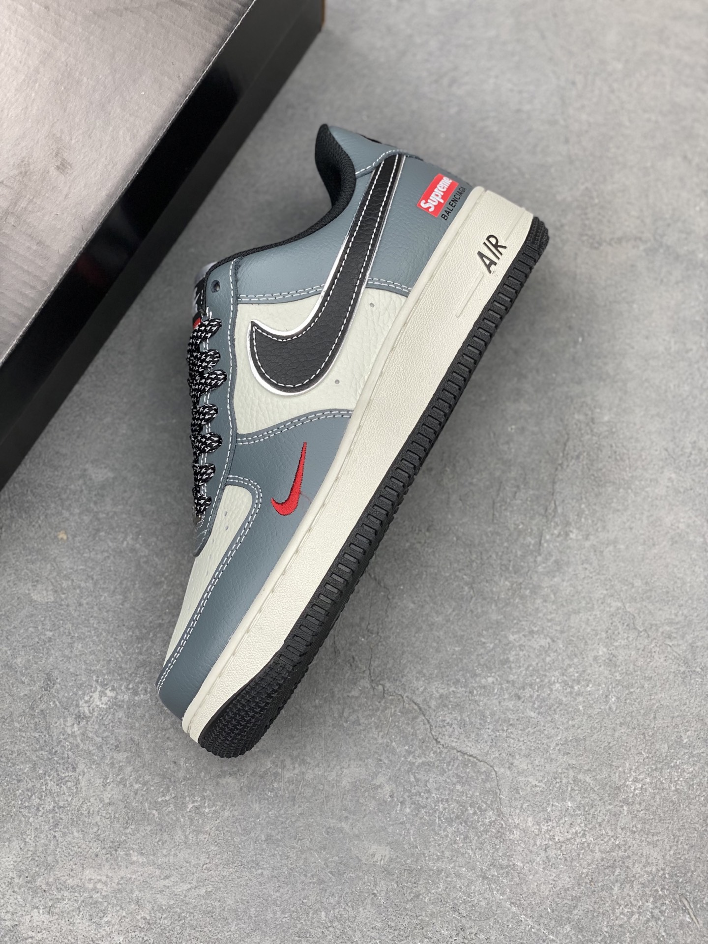 Nike Air Force 1 Low Supreme Collaboration Sneakers - Gray/White 8 i1742330212766 2600 0 6