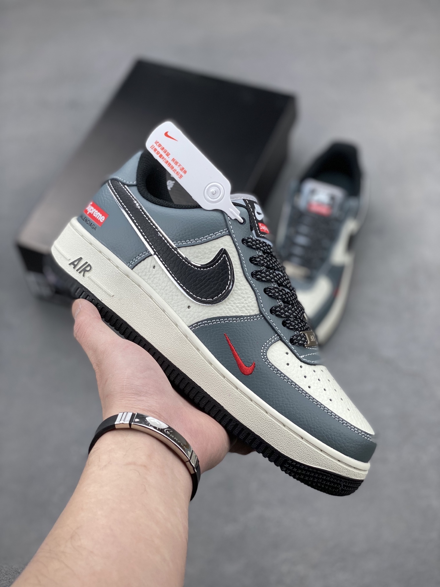 Nike Air Force 1 Low Supreme Collaboration Sneakers - Gray/White 2 i1742330215763 4511 0 0
