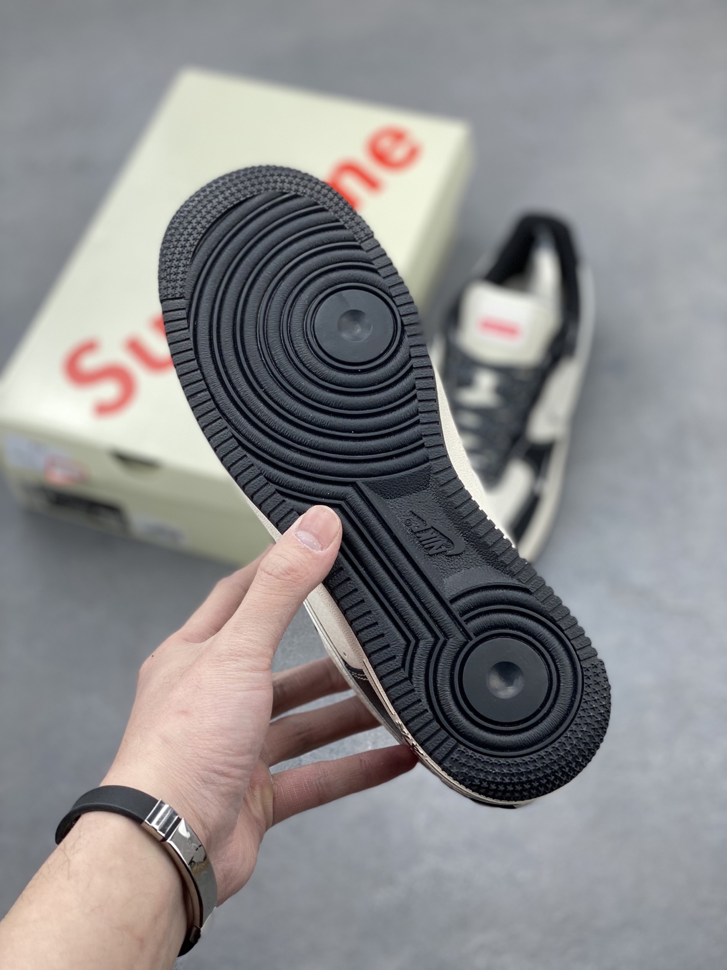 Nike Air Force 1 '07 Low Supreme Collab Sneakers - Black/Silver 7 i1742330764741 2736 0 5