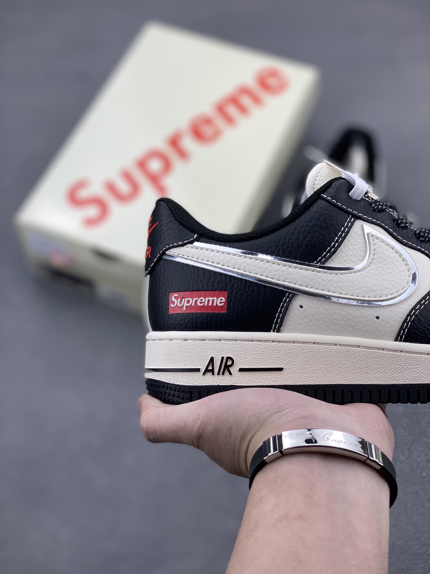 Nike Air Force 1 '07 Low Supreme Collab Sneakers - Black/Silver 6 i1742330764756 585 0 4