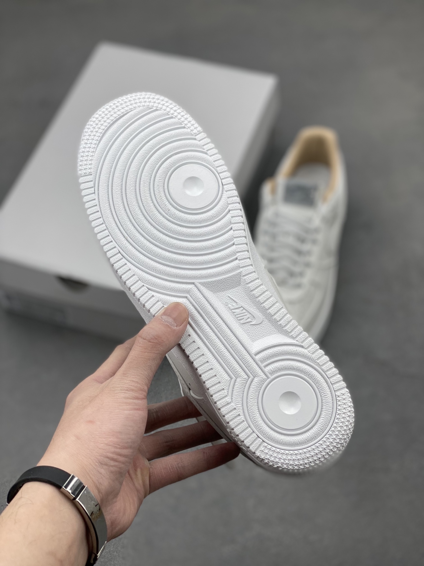 Nike Air Force 1 '07: Classic Style, Superior Comfort, and Iconic Design 7 i1742330950997 7411 0 5