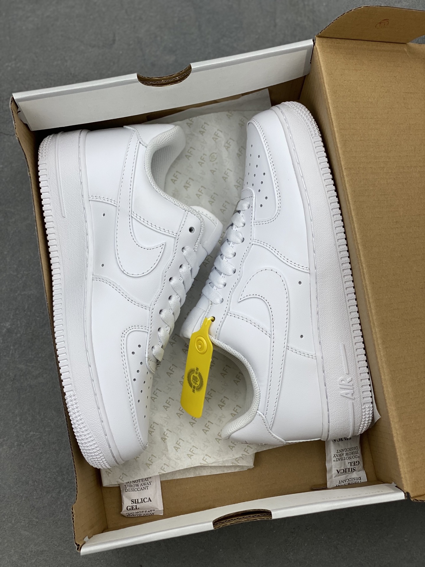 Nike Air Force 1 Mid '07 - Classic White Leather Basketball Shoes 10 i1742331057707 1907 0 8