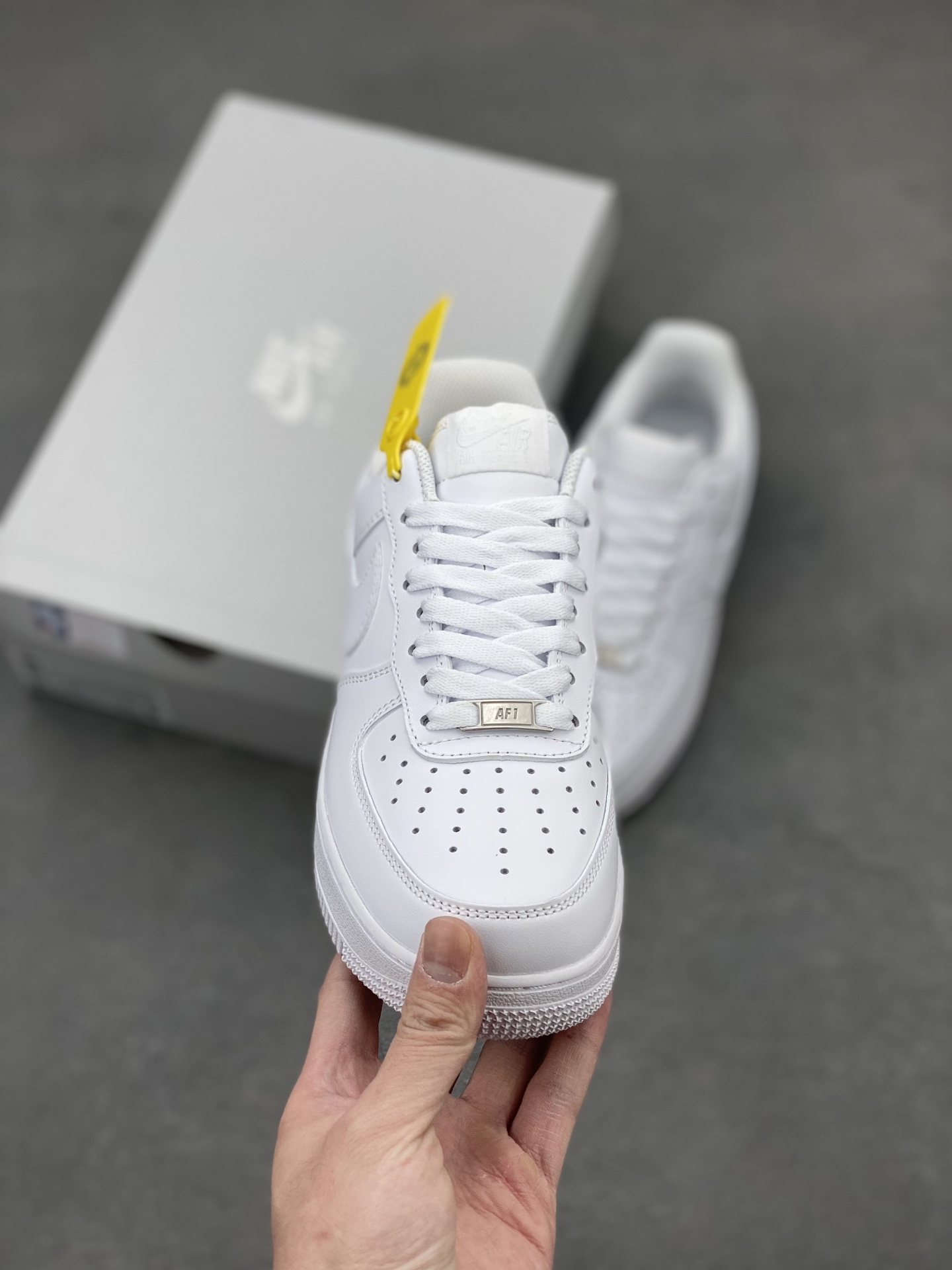 Nike Air Force 1 Mid '07 - Classic White Leather Basketball Shoes 3 i1742331057888 1826 0 1