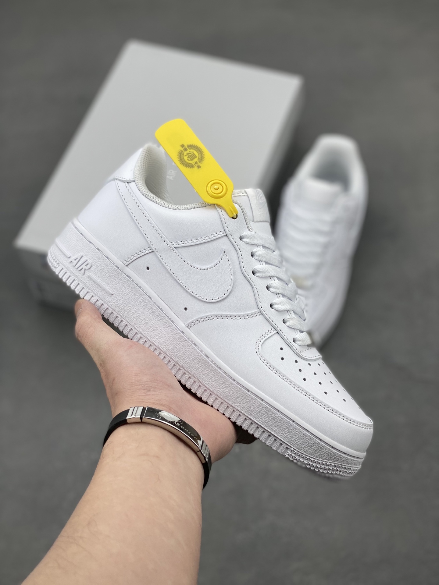 Nike Air Force 1 Mid '07 - Classic White Leather Basketball Shoes 2 i1742331057894 4272 0 0