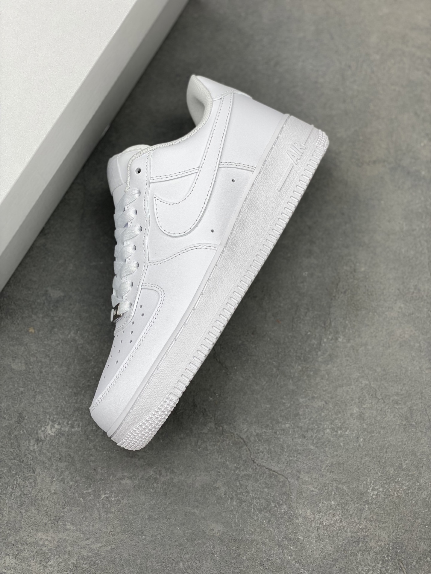 Nike Air Force 1 Mid '07 - Classic White Leather Basketball Shoes 8 i1742331060810 9665 0 6