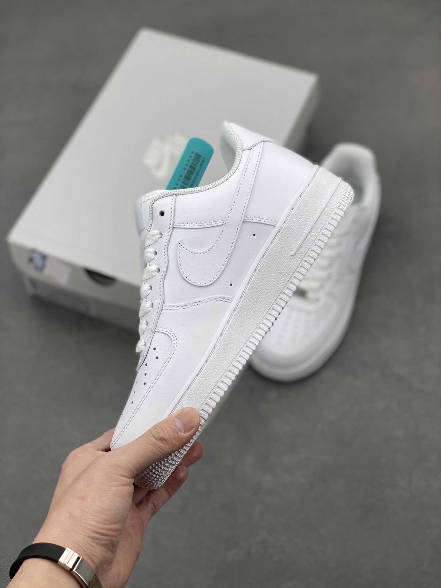 Nike Air Force 1 Mid '07 - Classic White, Premium Leather, Iconic Style 4 i1742331219073 9792 0 2