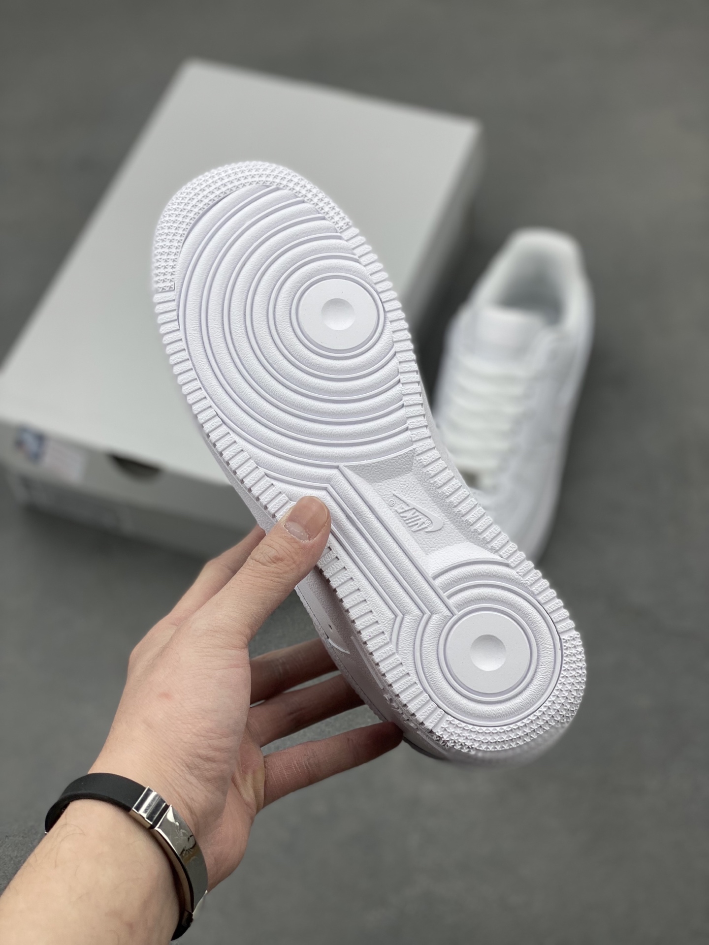 Nike Air Force 1 Mid '07 - Classic White, Premium Leather, Iconic Style 7 i1742331221393 7119 0 5