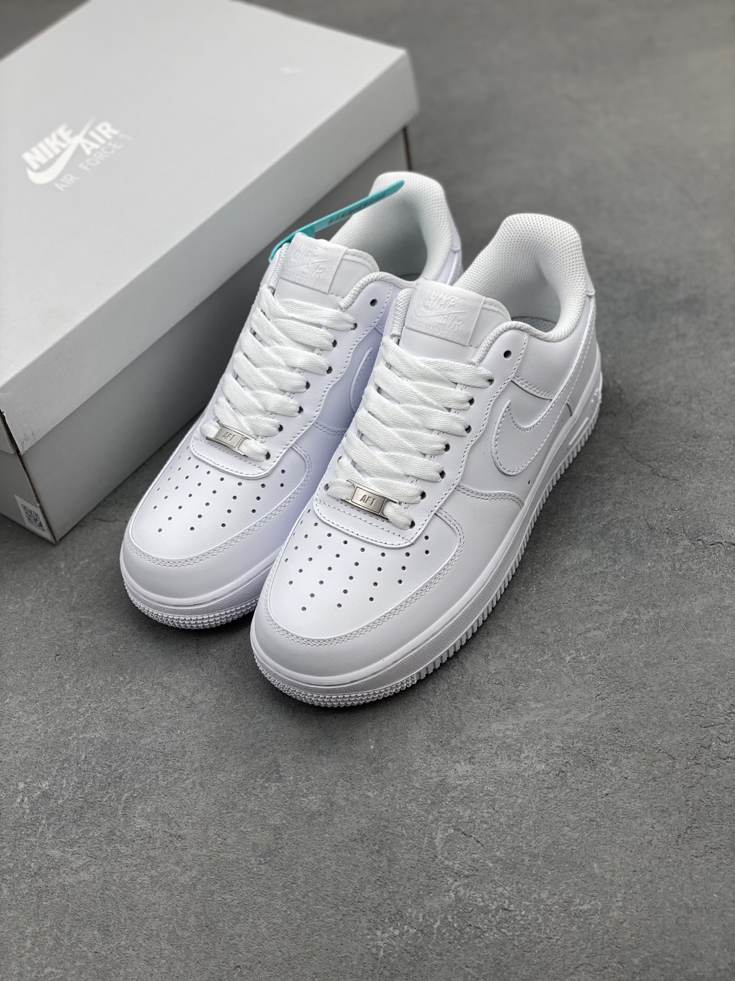 Nike Air Force 1 Mid '07 - Classic White, Premium Leather, Iconic Style 9 i1742331221429 2665 0 7