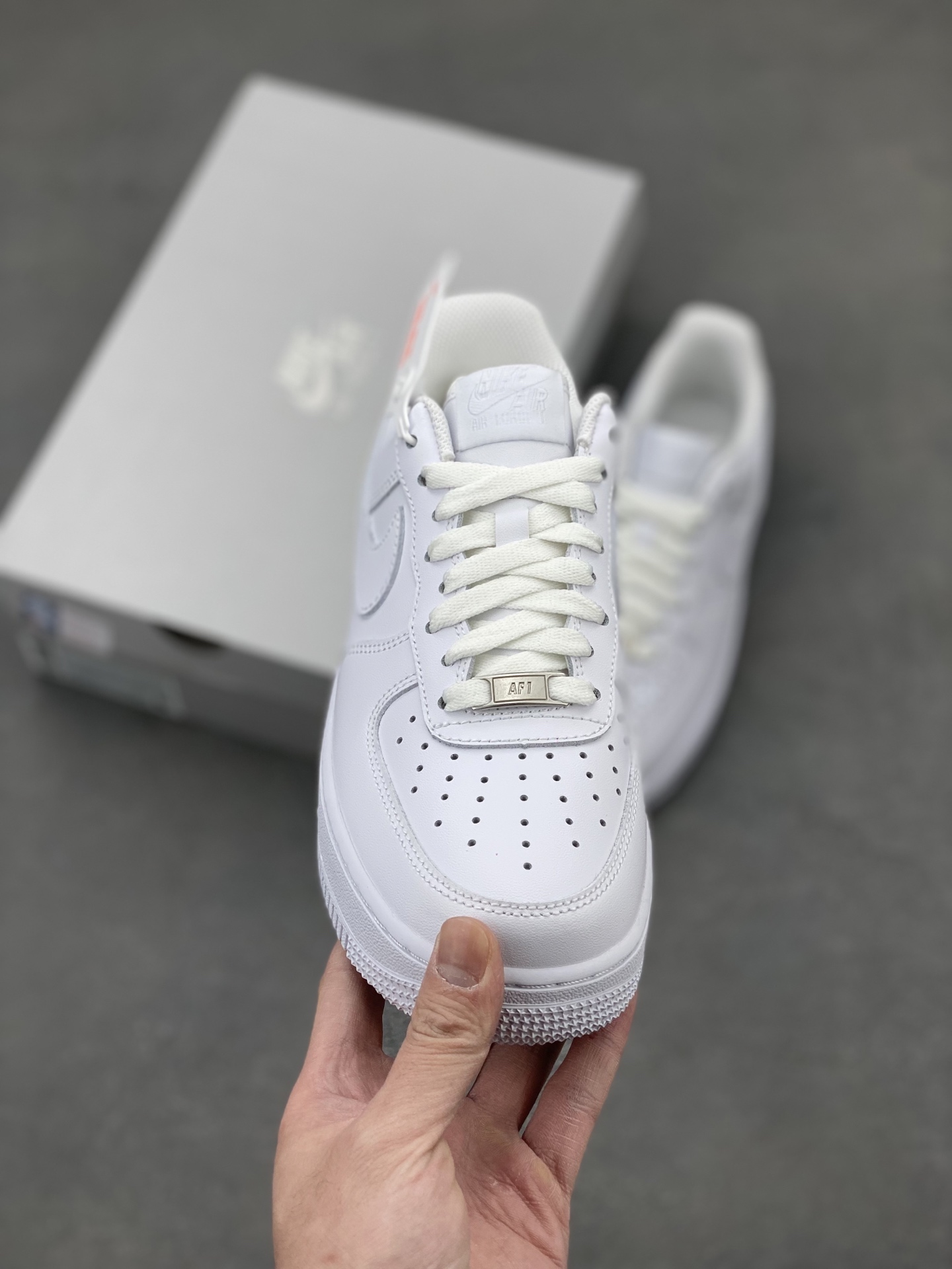 Nike Air Force 1 Mid '07 - Classic White Leather Basketball Shoes 3 i1742331254183 3696 0 1